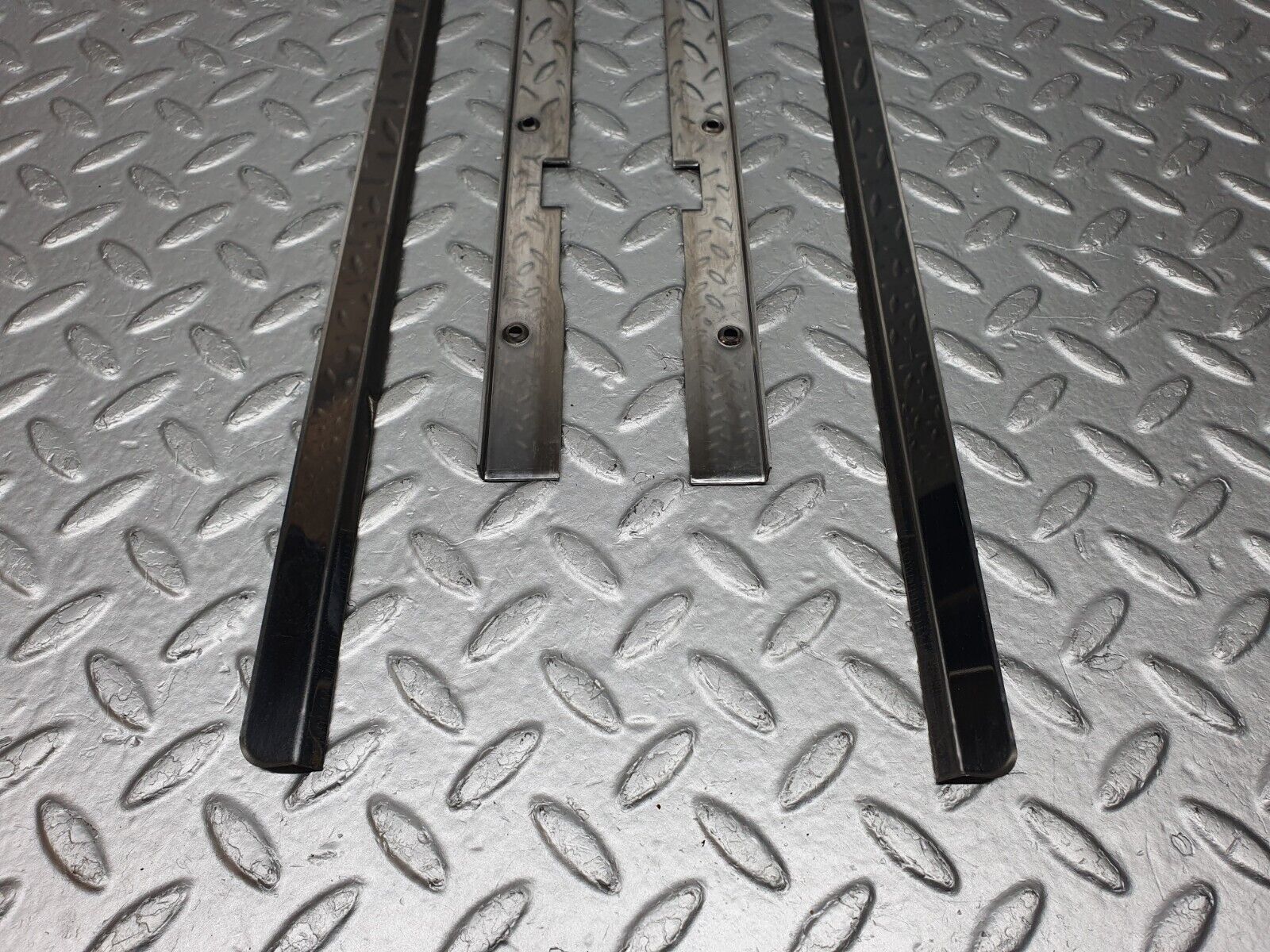 41058 Mercedes-Benz W126 300SE Sunroof Chrome Trim Set