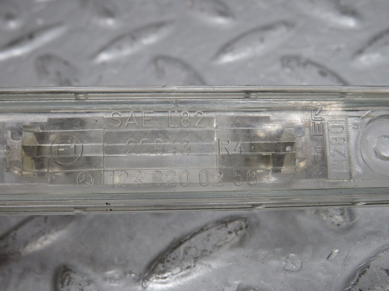 29556 Mercedes-Benz W124 230E Rear License Plate Light 1248200256