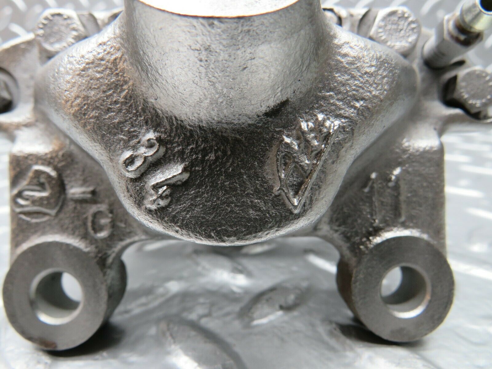 22413 Mercedes-Benz C124 E220 Coupe Rear Left Brake Caliper Lucas 34