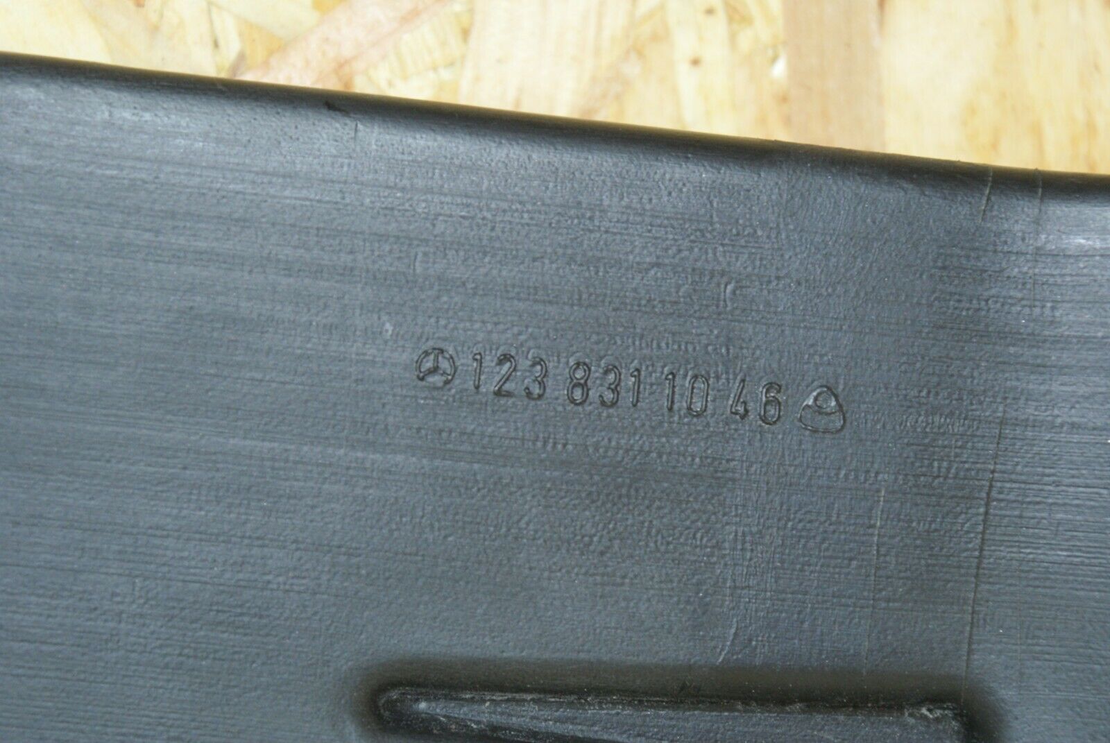 2225 Mercedes-Benz W123 280E Air Duct Pipe Right 1238311046