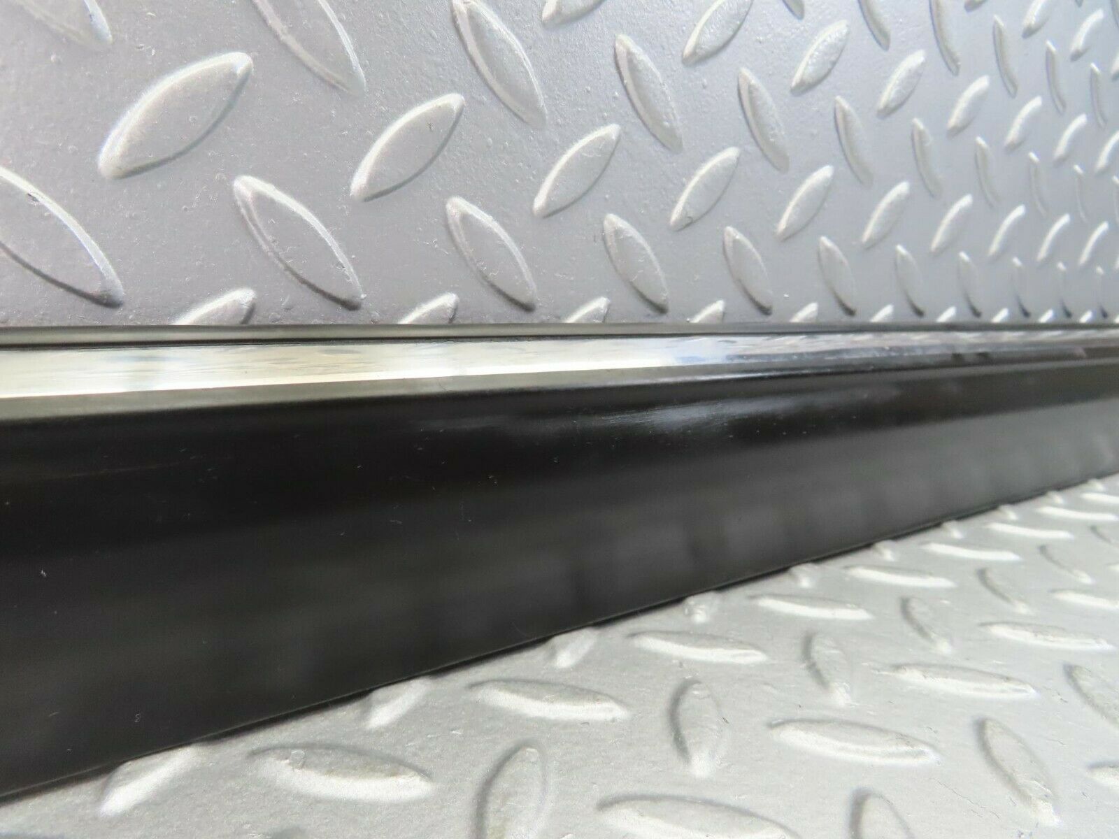 10124 Mercedes-Benz C123 230CE Coupe Left Door Lower Trim