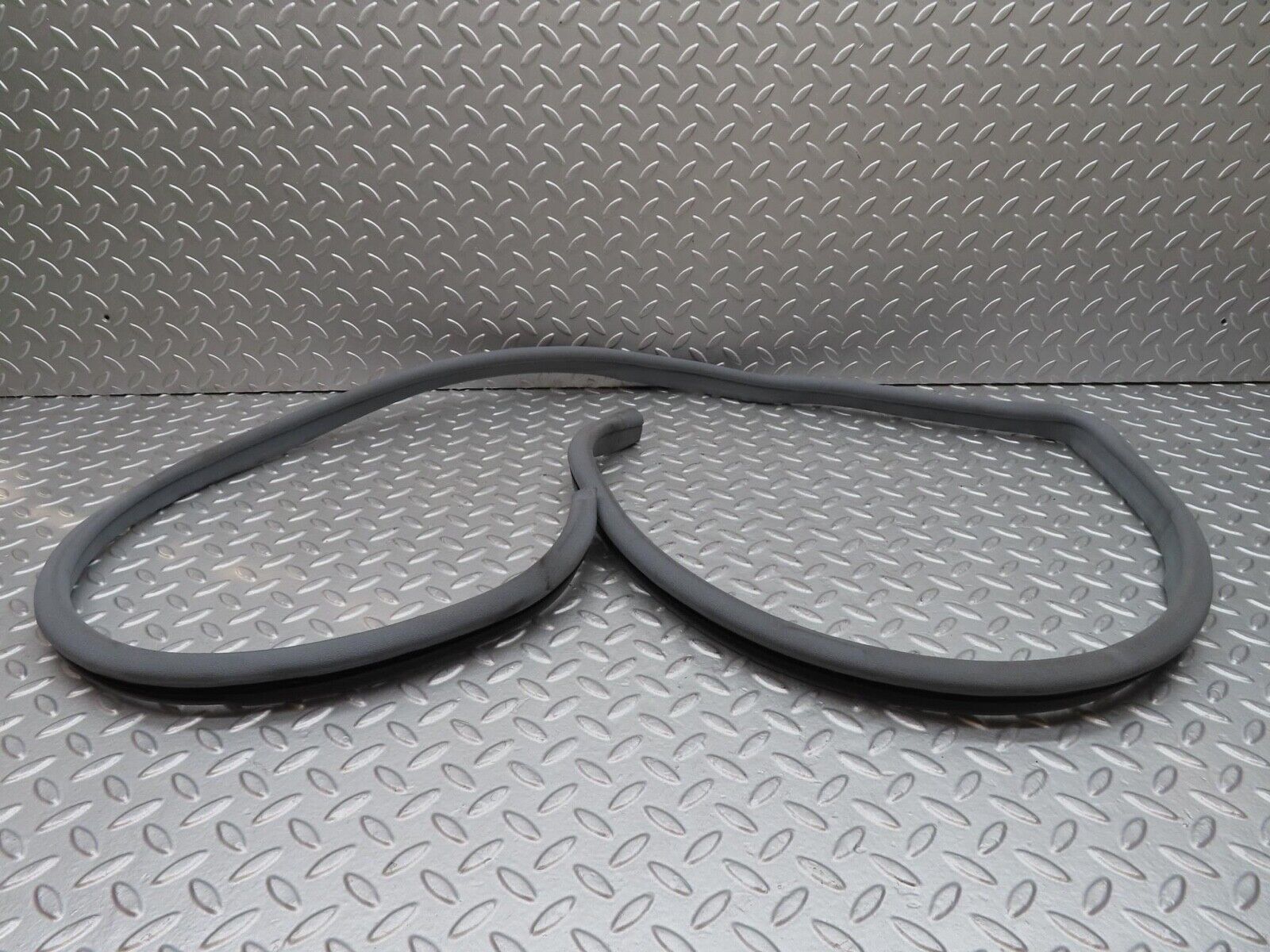 15021 Mercedes-Benz W140 S320 Front Left Door Seal