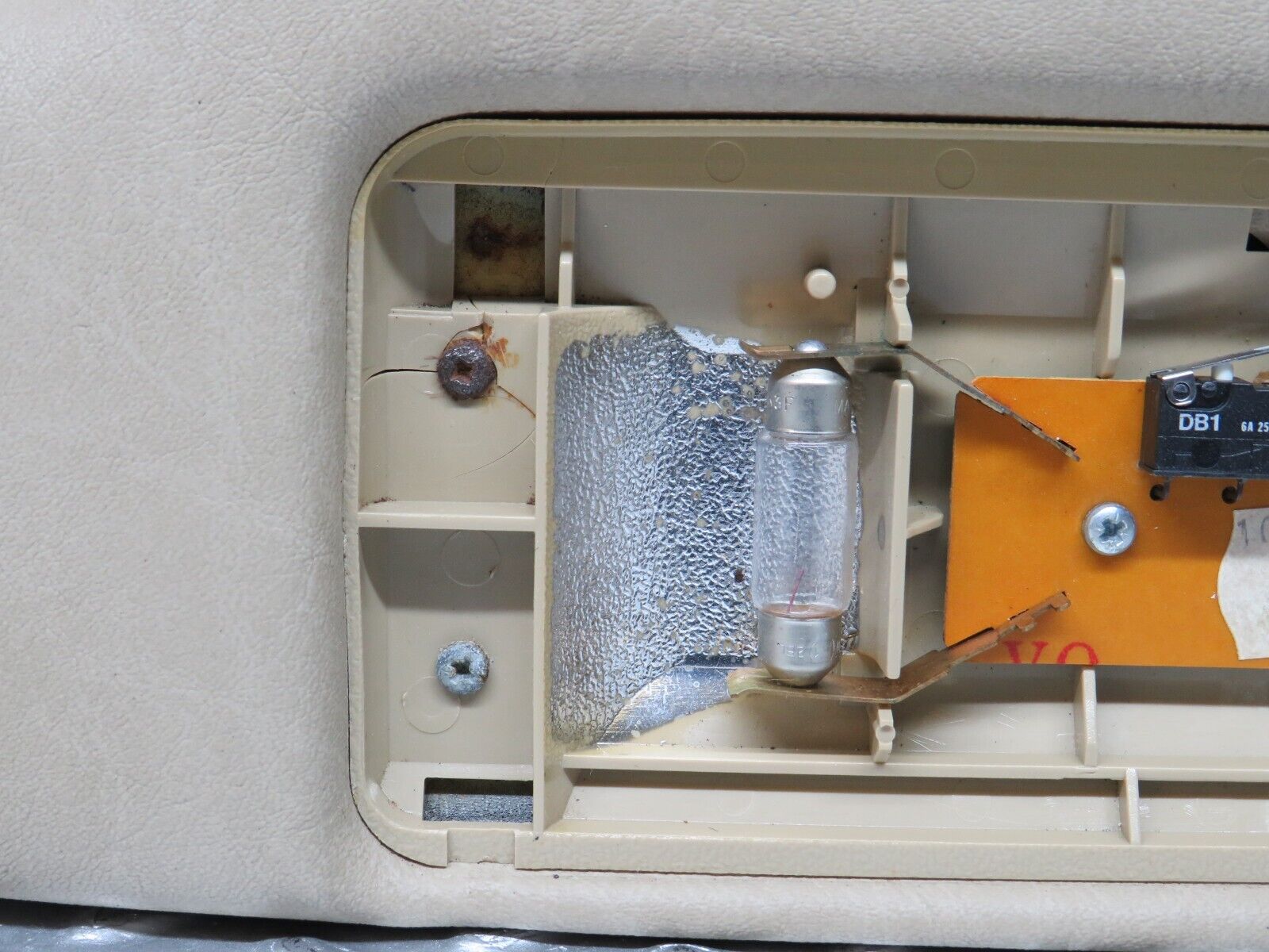 38469 Mercedes-Benz R129 280SL Coupe Sun Visor Right Side Beige