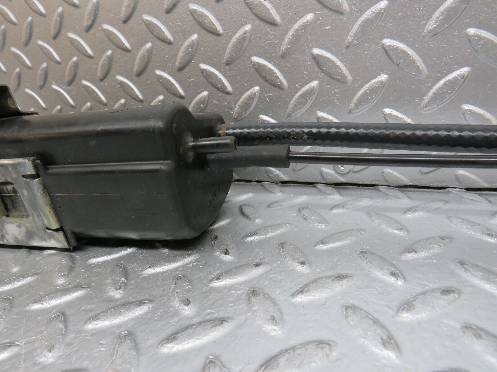 31843 Mercedes-Benz W201 190LE 1.8L Fuel Vapor Charcoal Filter Canister With Hose 2014700259