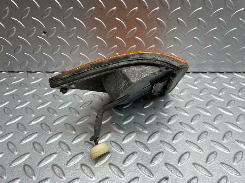0040 Mercedes-Benz W116 350SE Left Front Indicator 1305233001