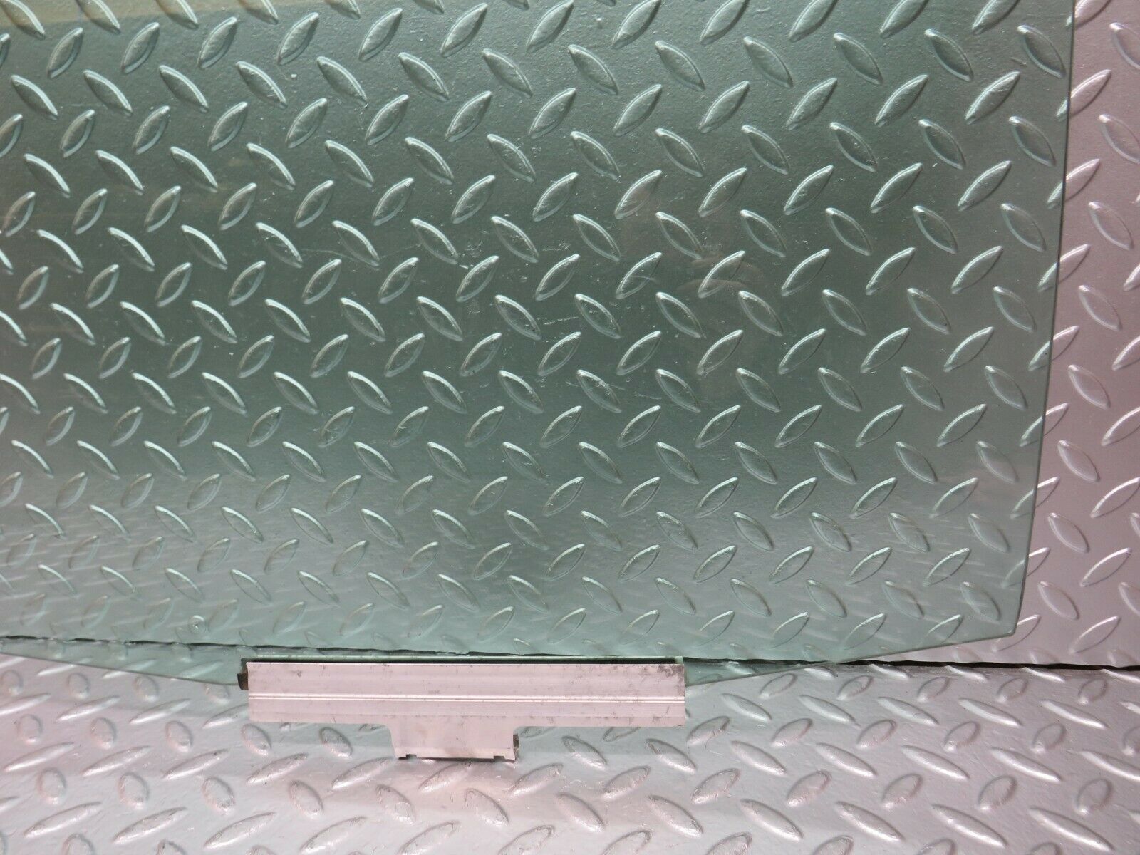 24441 Mercedes-Benz S124 220TE Wagon Rear Left Door Window Glass