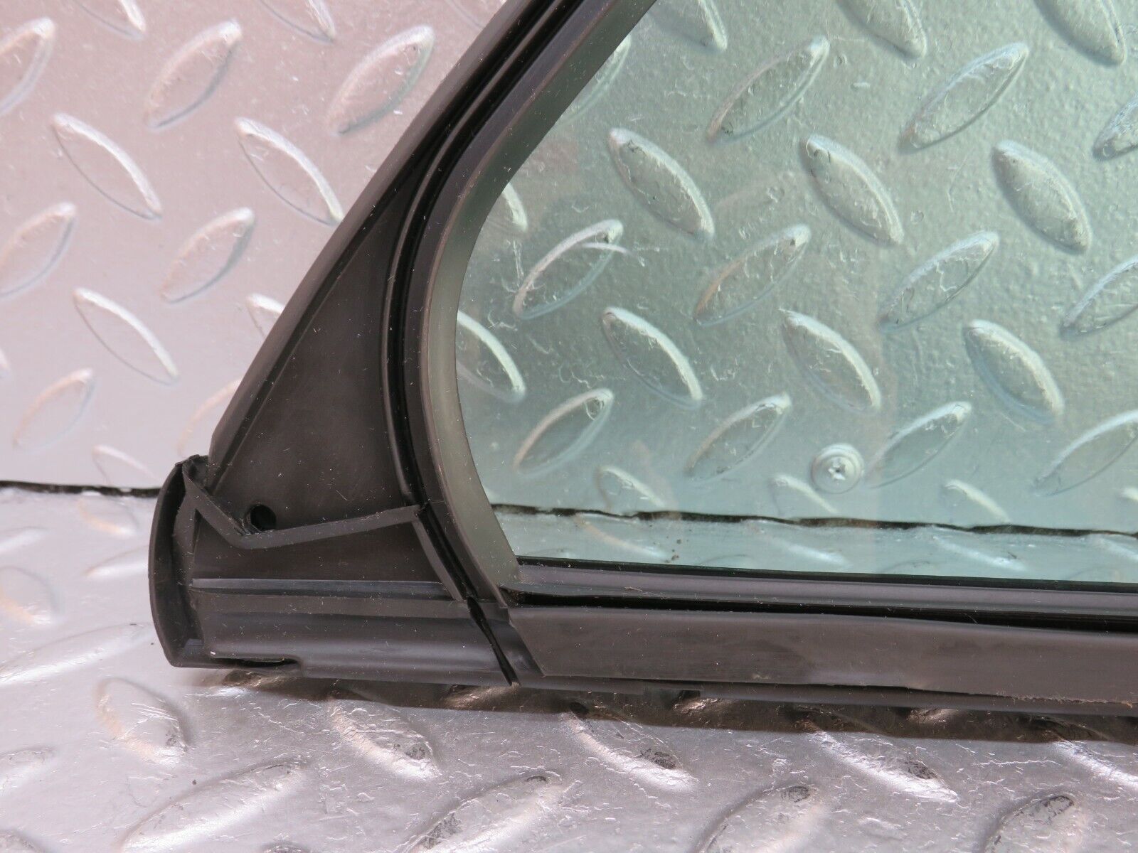 33259 Mercedes-Benz W202 C180 Rear Left Quarter Window Glass 2027350124