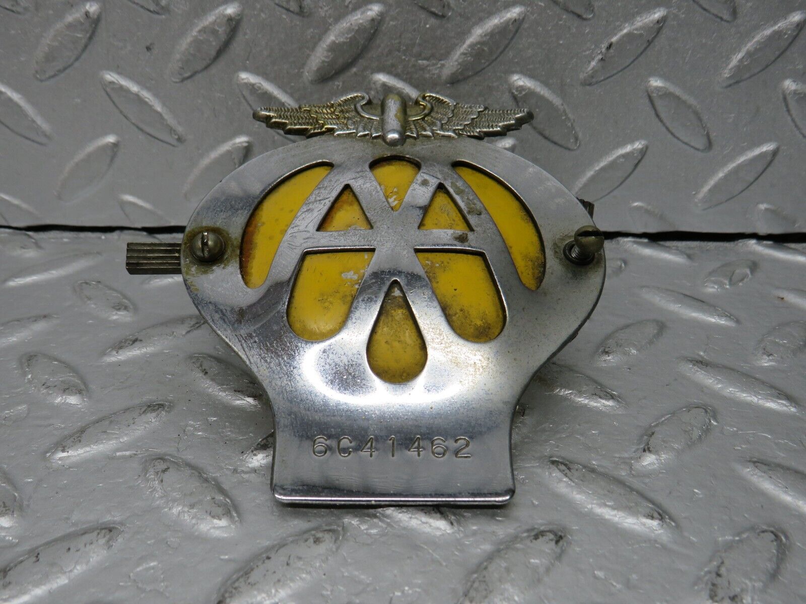 38172 AA / The Automobile Association Vintage Membership Badge 6C41462 (1962/63)