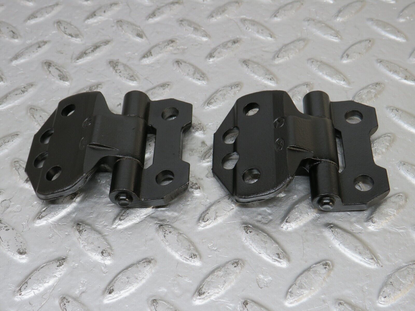 33895 Mercedes-Benz W124 260E Door Hinge Right Side