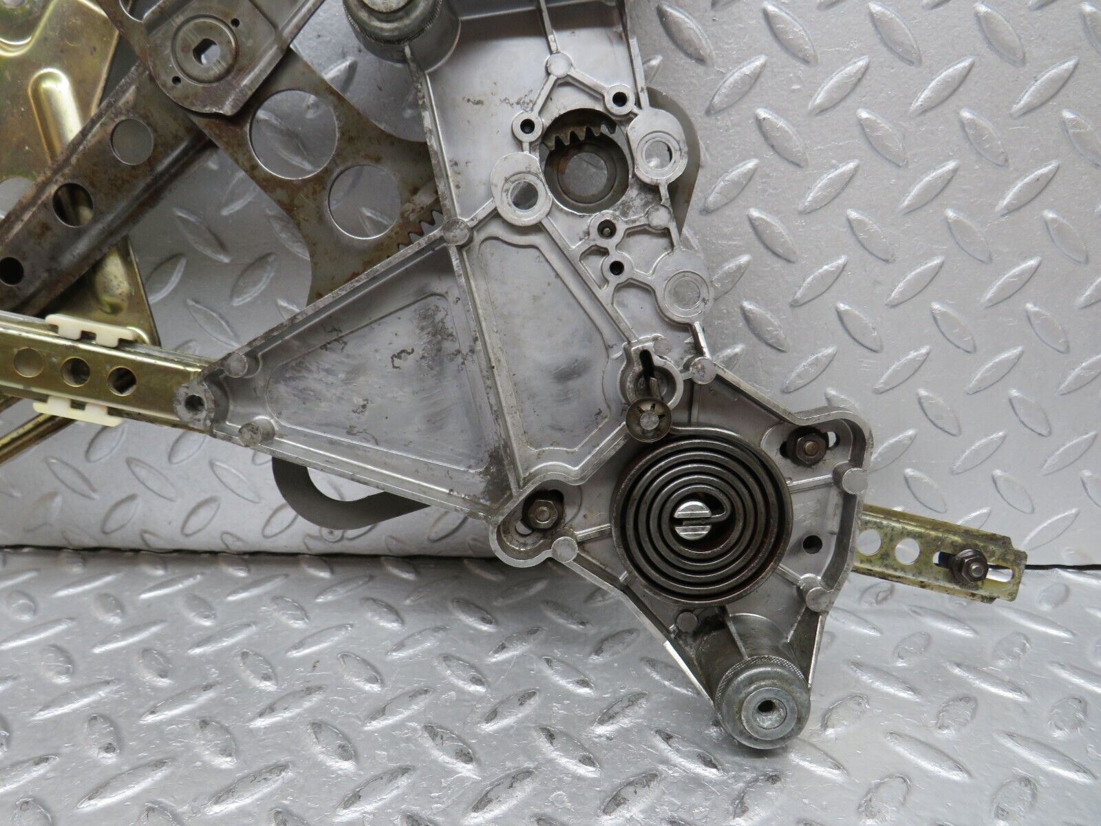 37122 Mercedes-Benz C126 420SEC Coupe Rear Right Window Regulator Mechanism