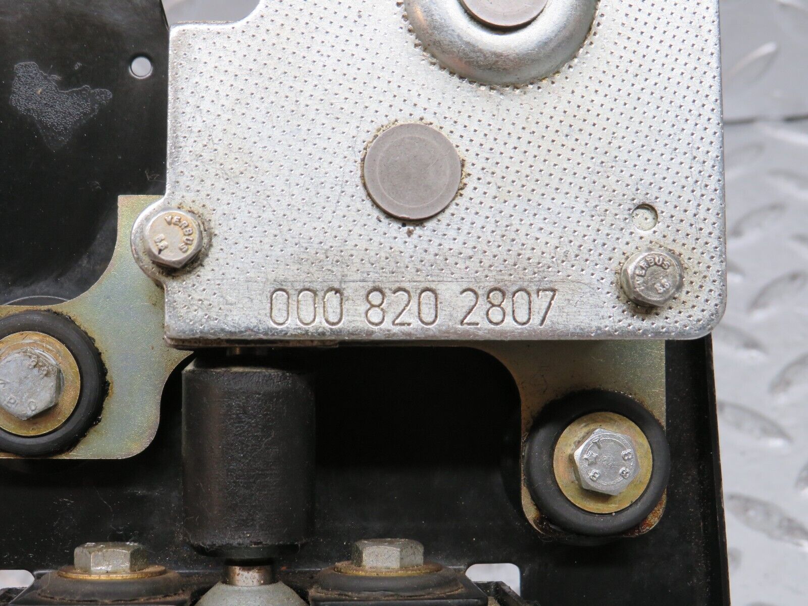 28119 Mercedes-Benz W123 280E Sunroof Motor With Bracket 0008202807