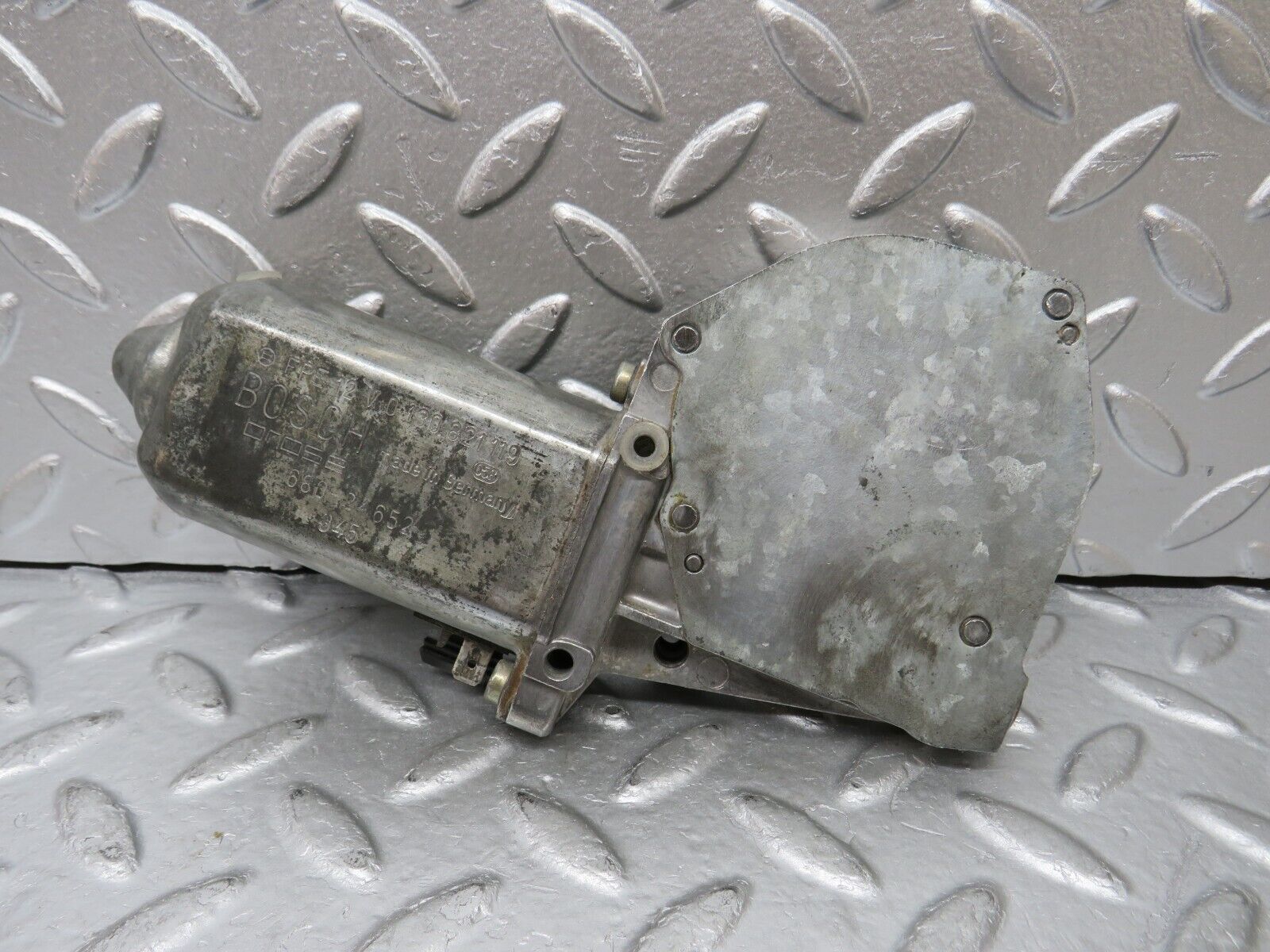 30064 Porsche 924 Right Door Window Regulator Motor Bosch 0130821119