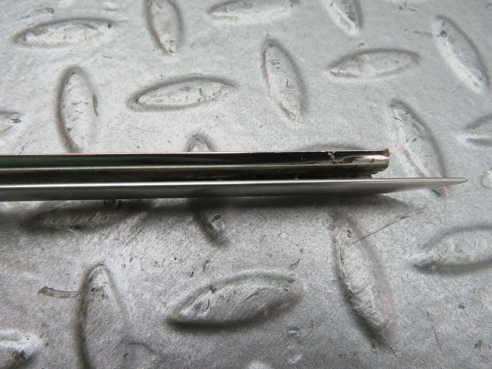 13602 Mercedes-Benz W123 200 Front Left Door Window Chrome Frame