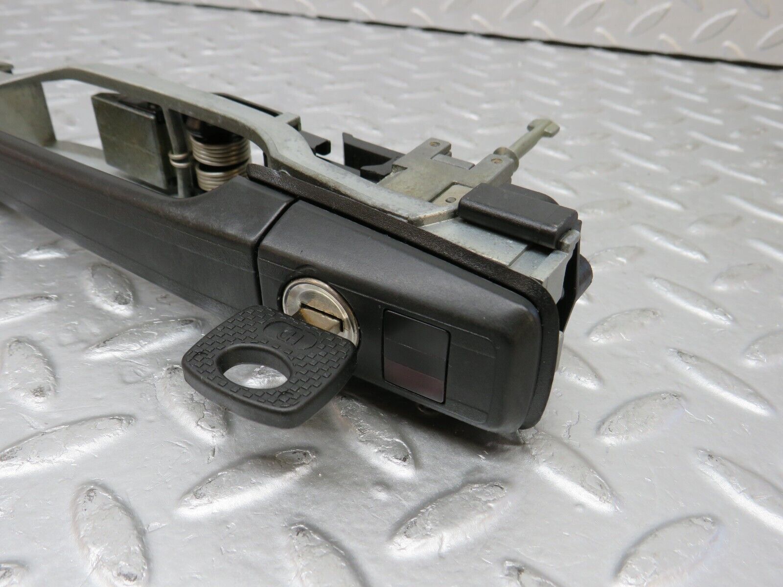 38462 Mercedes-Benz R129 280SL Coupe Right Door Exterior Handle With Key