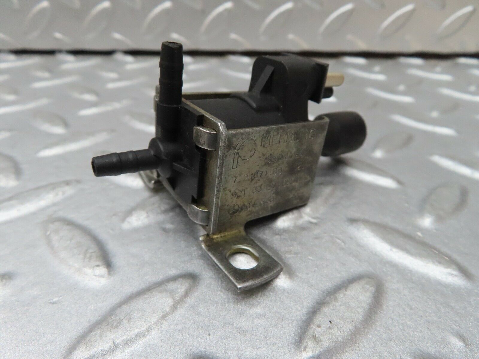 17448 Mercedes-Benz R129 300SL Coupe Vacuum Control Valve 0015407097