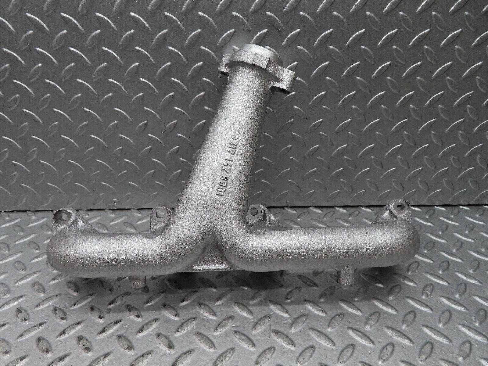 17784 Mercedes-Benz W116 450SEL Exhaust Manifold Right Side 1171428901