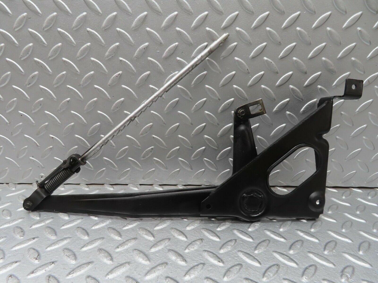 13546 Mercedes-Benz W123 200 Handbrake Regulator