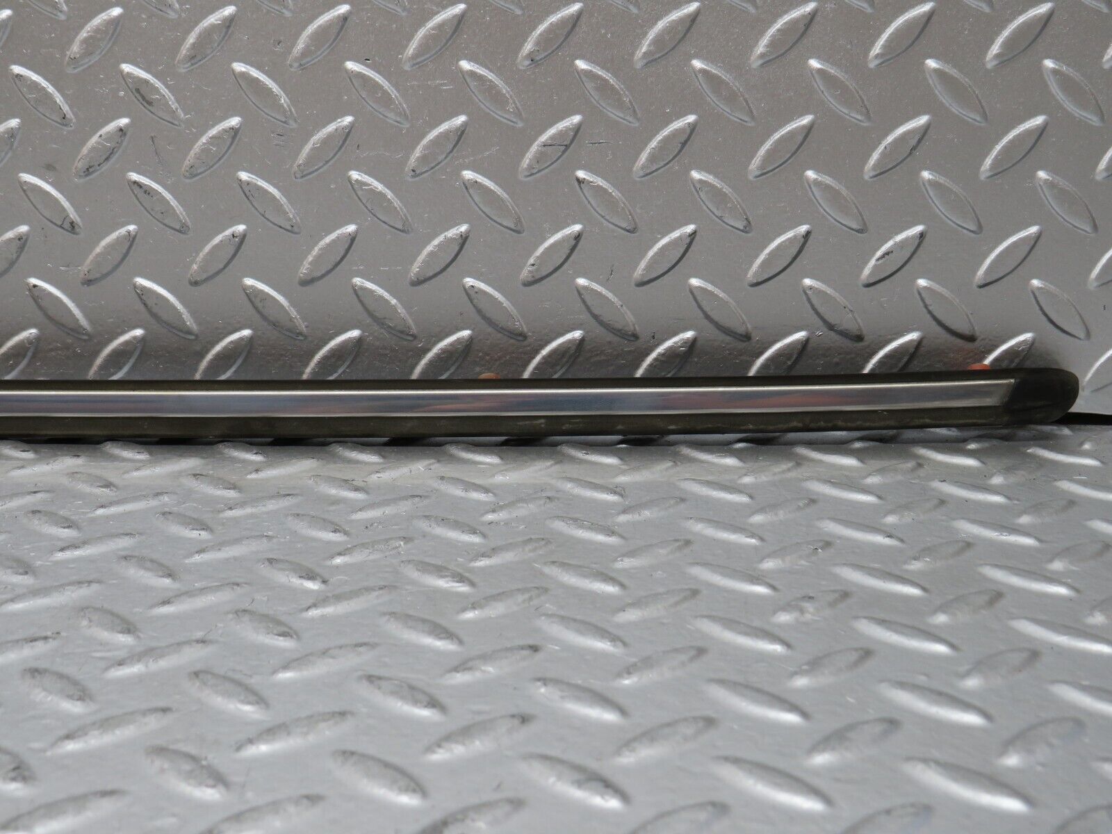 28233 Mercedes-Benz S123 240D Wagon Front Right Fender Wing Centre Moulding Trim