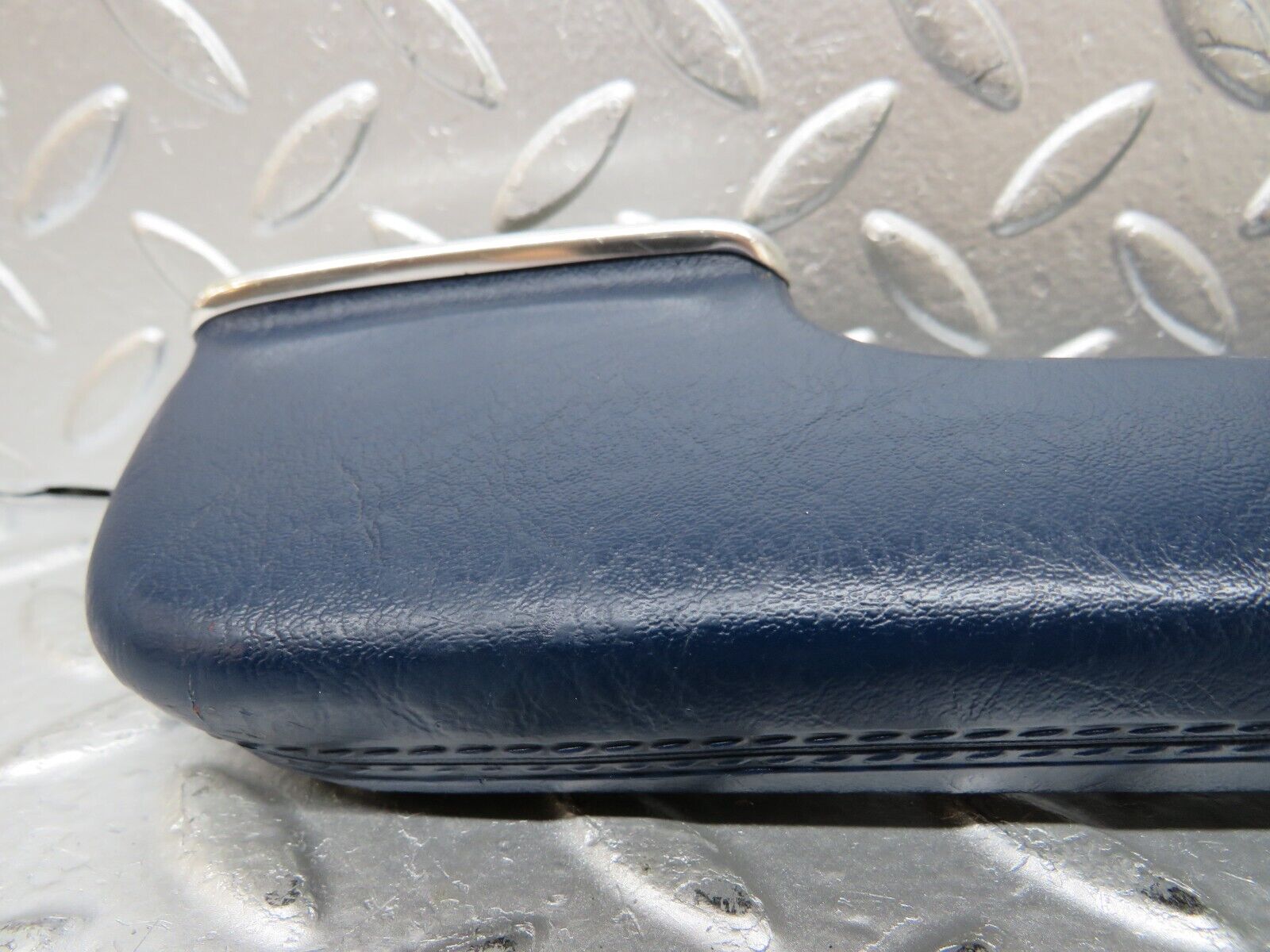 26861 Mercedes-Benz W123 240D Interior Door Handle Front Right Blue 1239702001