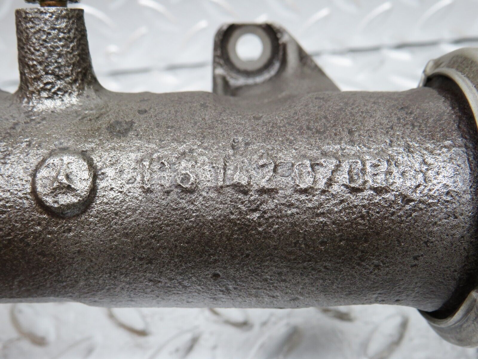 34636 Mercedes-Benz C126 380SEC Exhaust Manifold Right 1161420602 1161420702