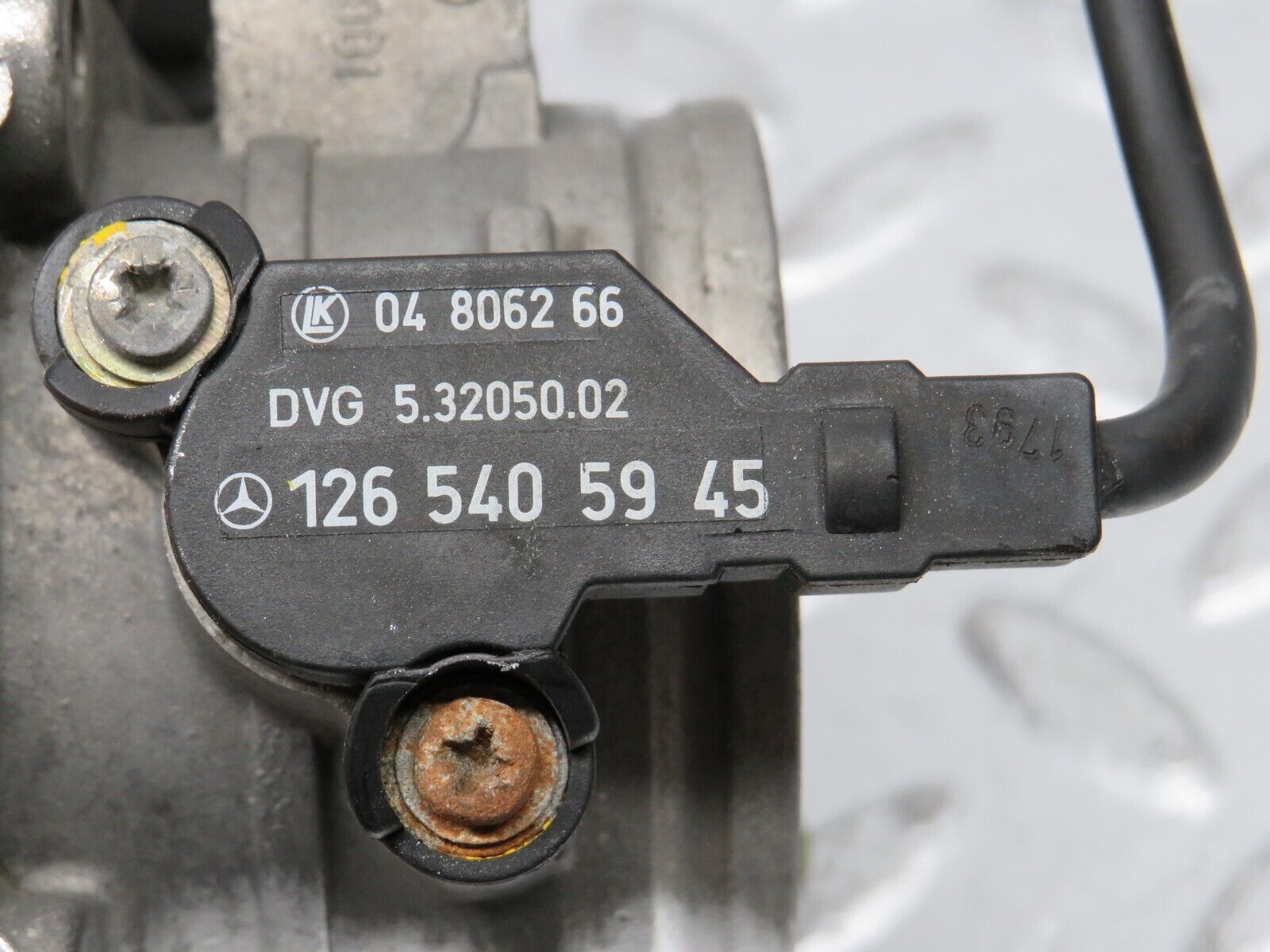 31742 Mercedes-Benz W201 190LE 1.8L Throttle Body Valve & Switch 0011409053