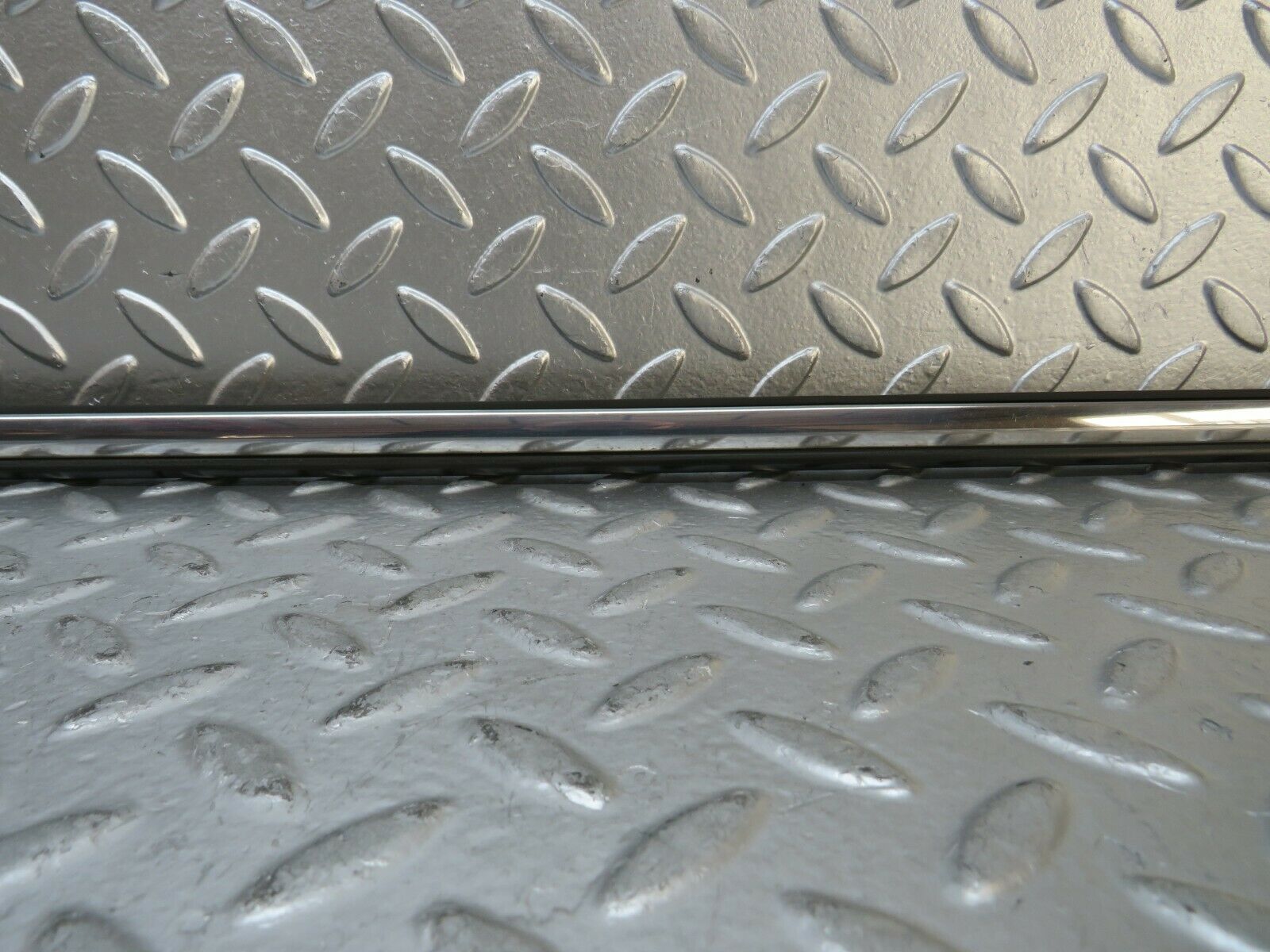 23638 Mercedes-Benz W114 280E Front Right Fender Wing Centre Moulding Trim