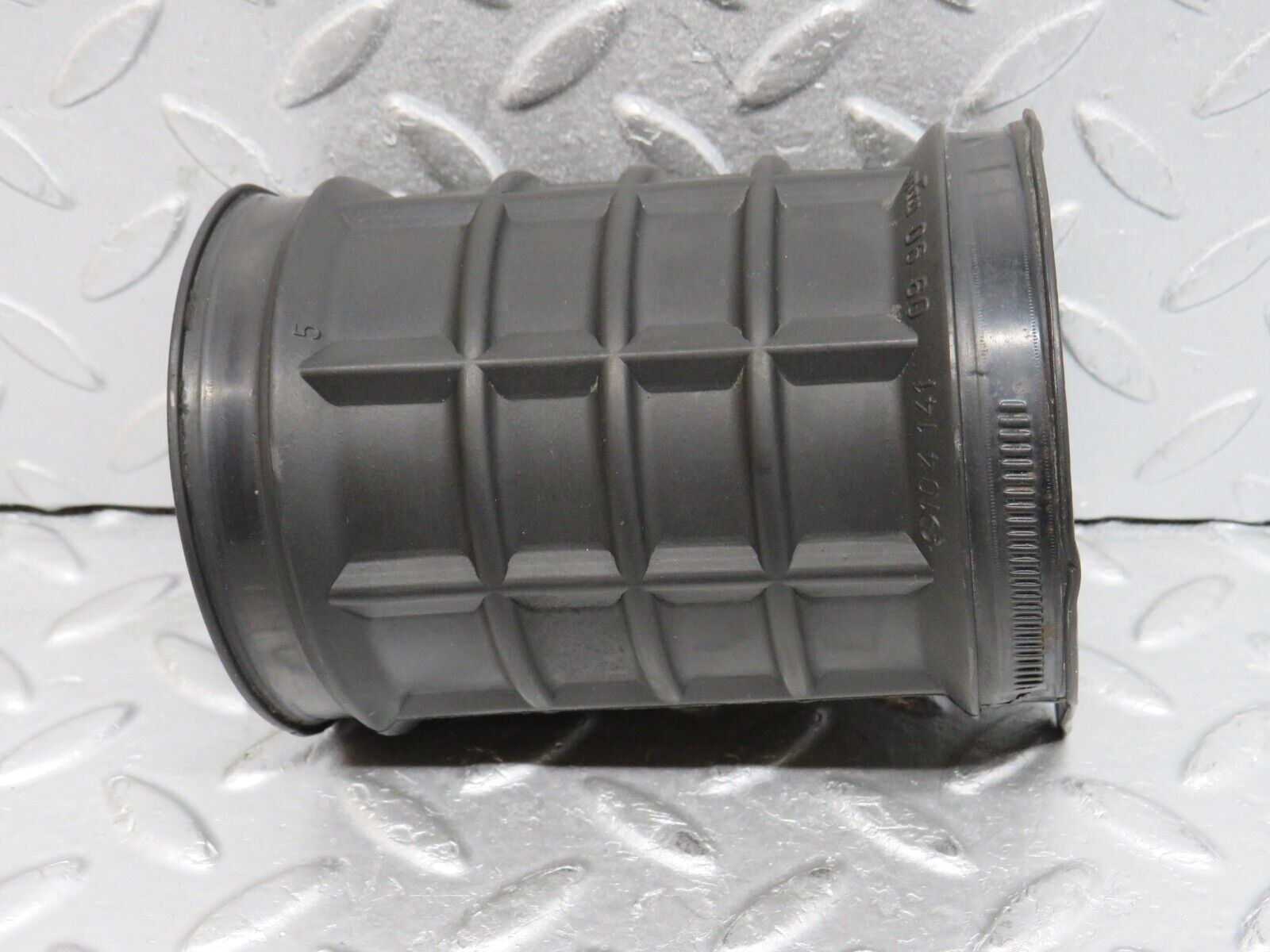 38122 Mercedes-Benz A124 320E Cabriolet Air Intake Pipe 1041410990