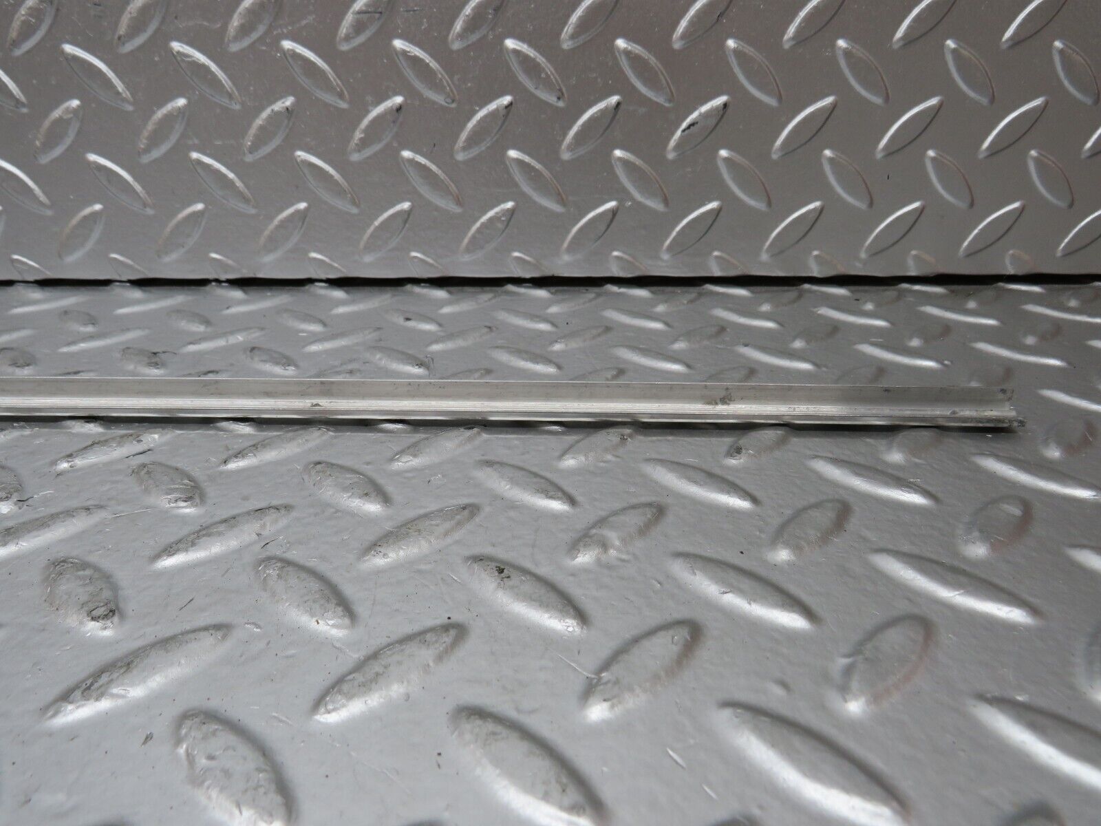 26360 Mercedes-Benz W116 450SE Sunroof Chrome Trim