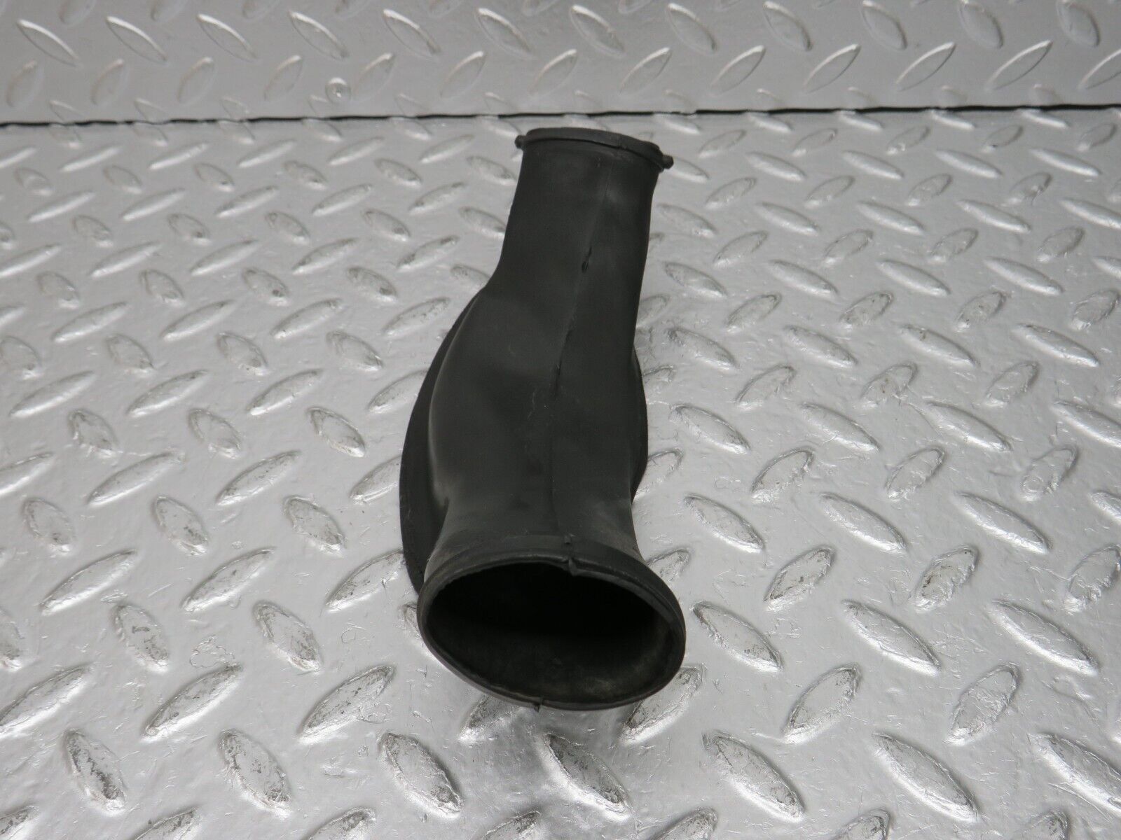 32614 Mercedes-Benz S124 300TE Wagon Heater Water Drain 1248320025