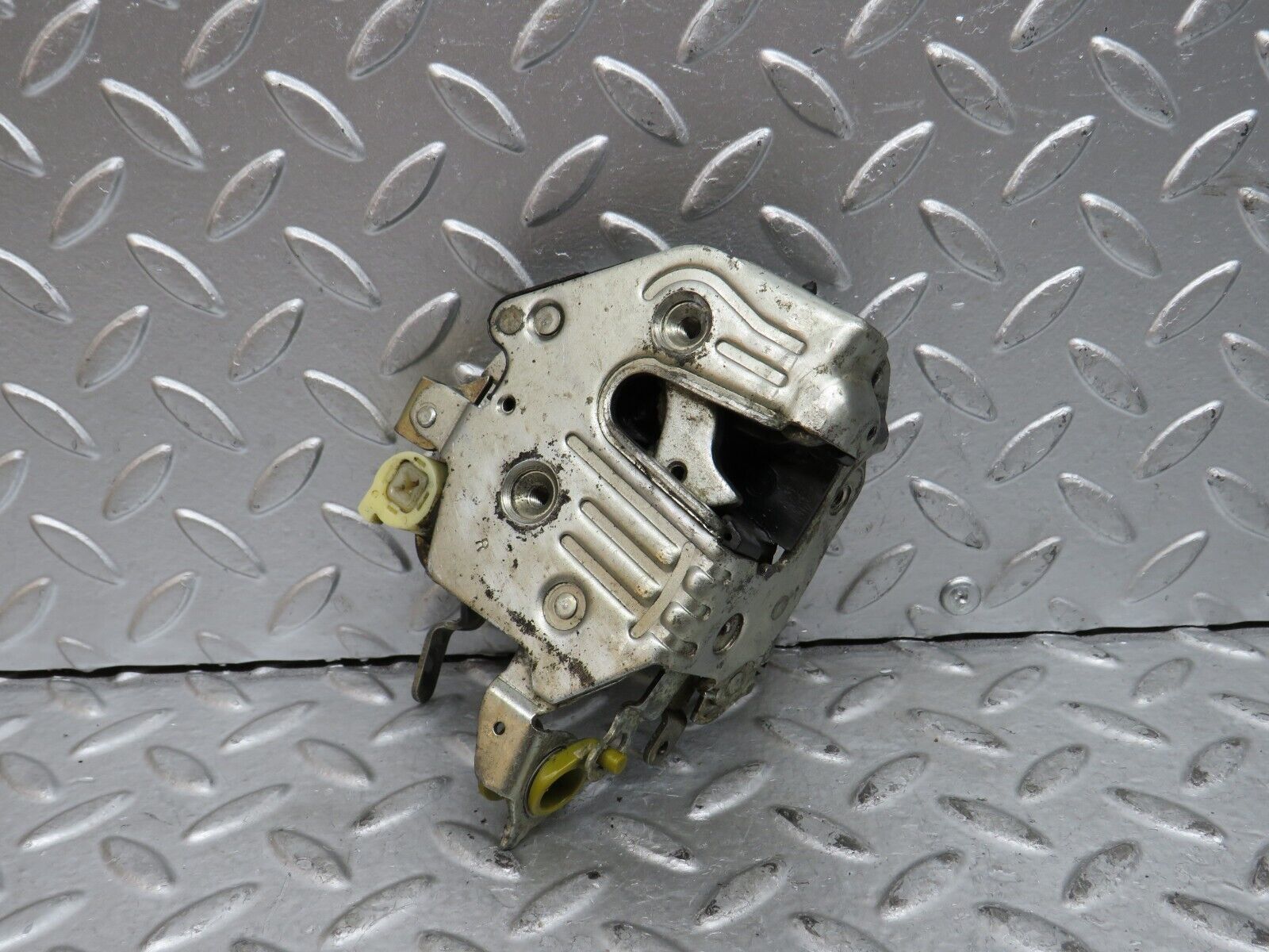 29050 Mercedes-Benz C124 320CE Coupe Right Door Lock Mechanism