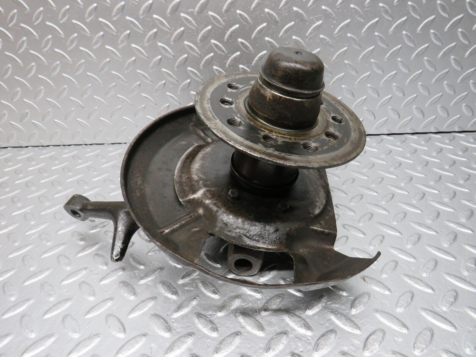 0848 Mercedes-Benz C107 350SLC Coupe Wheel Hub Front Right