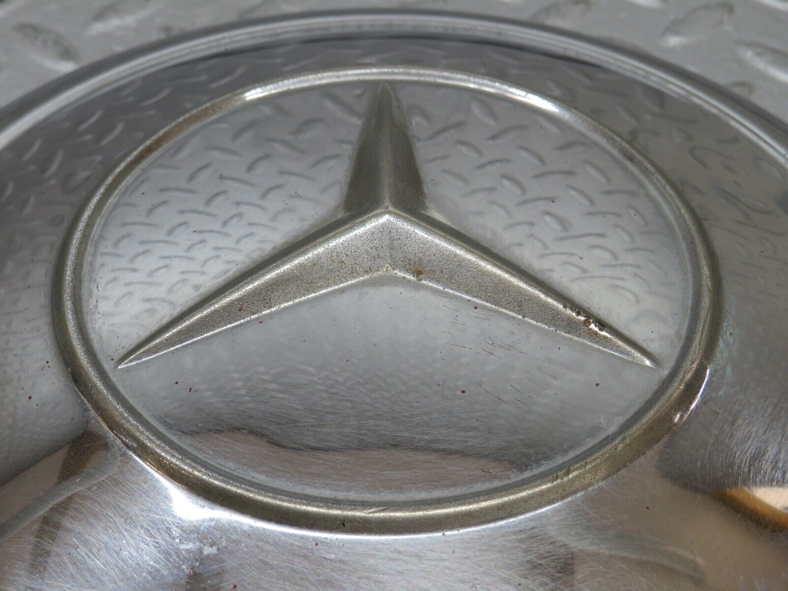 35762 Mercedes-Benz W108 Chrome Wheel Hub Cap