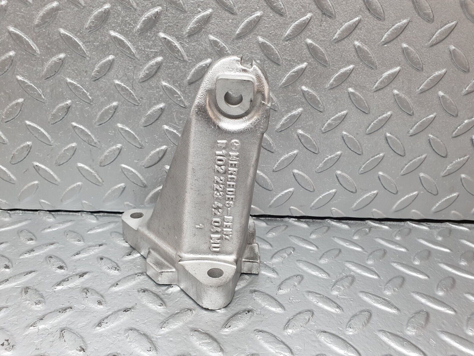 41448 Mercedes-Benz W124 200E Engine Mount Bracket Right Side 1022234204