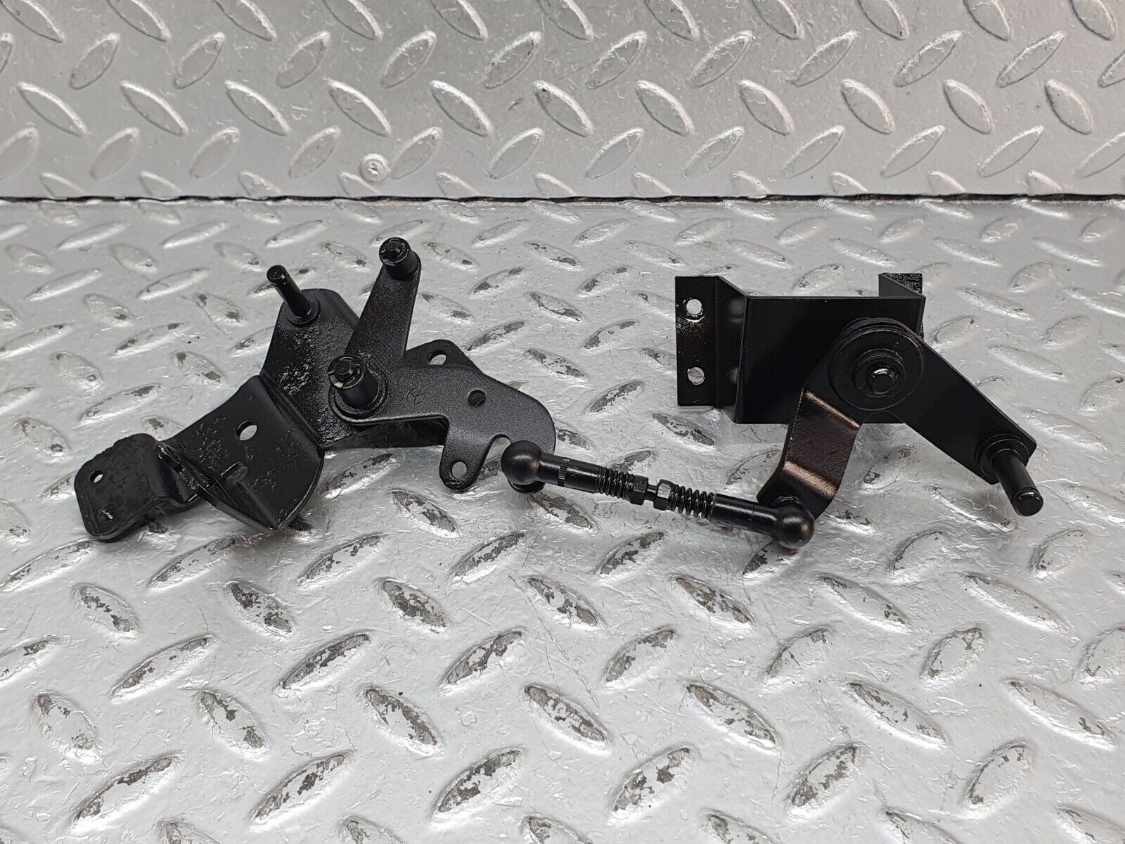 41240 Mercedes-Benz W126 300SE Throttle Linkage