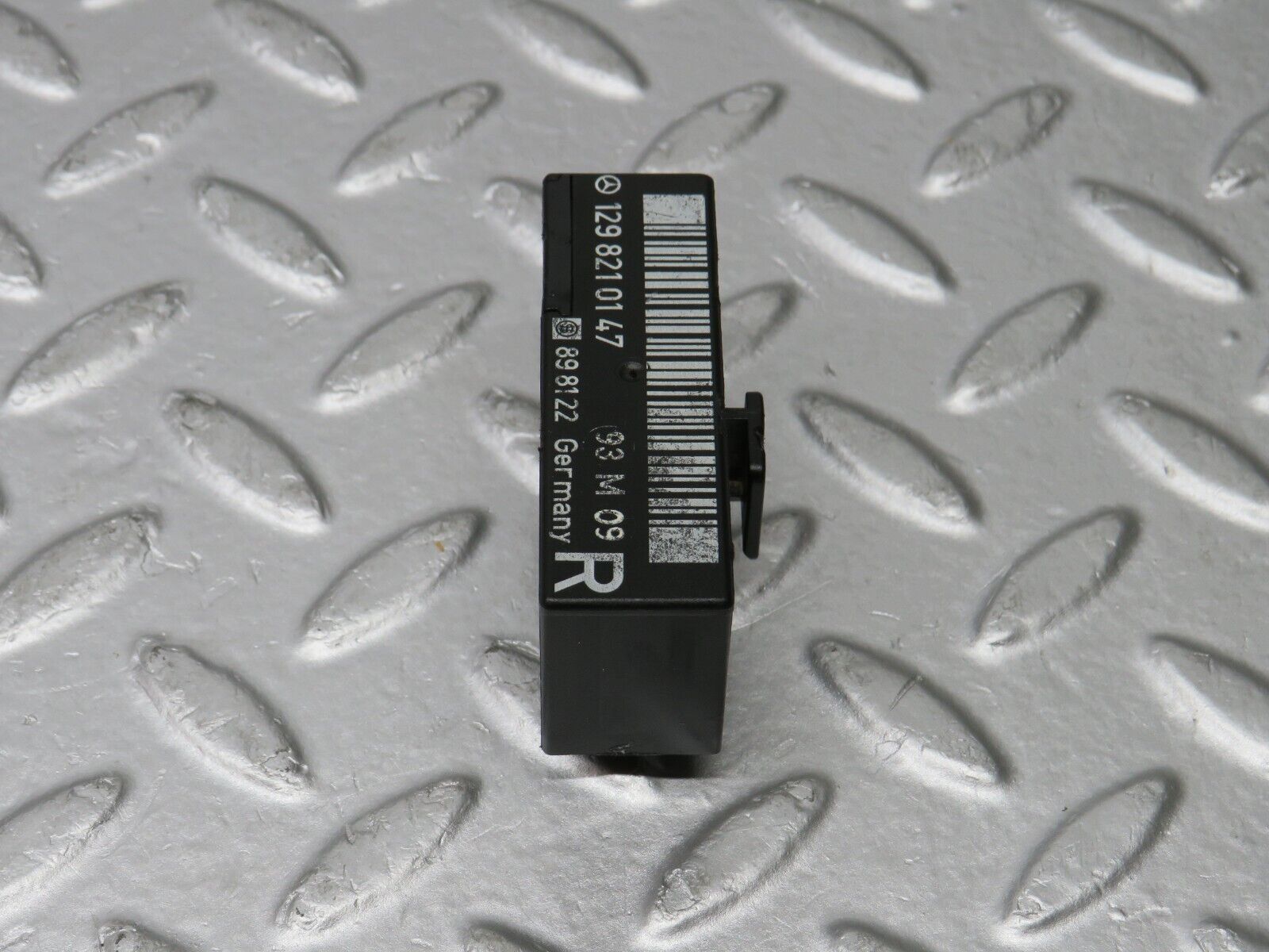 38396 Mercedes-Benz R129 280SL Coupe Right Seat Locking Relay 1298210147