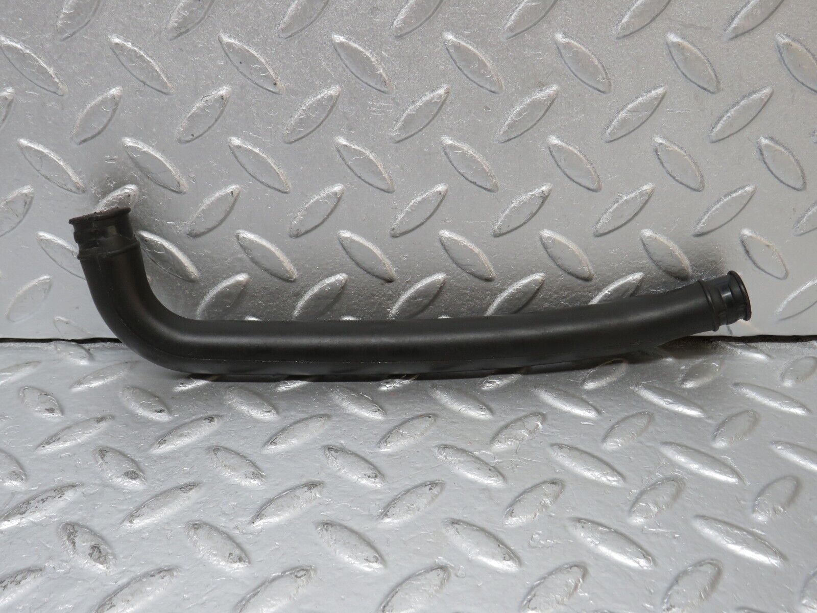 39691 Mercedes-Benz R129 320SL Coupe Crankcase Breather Pipe 1040943582