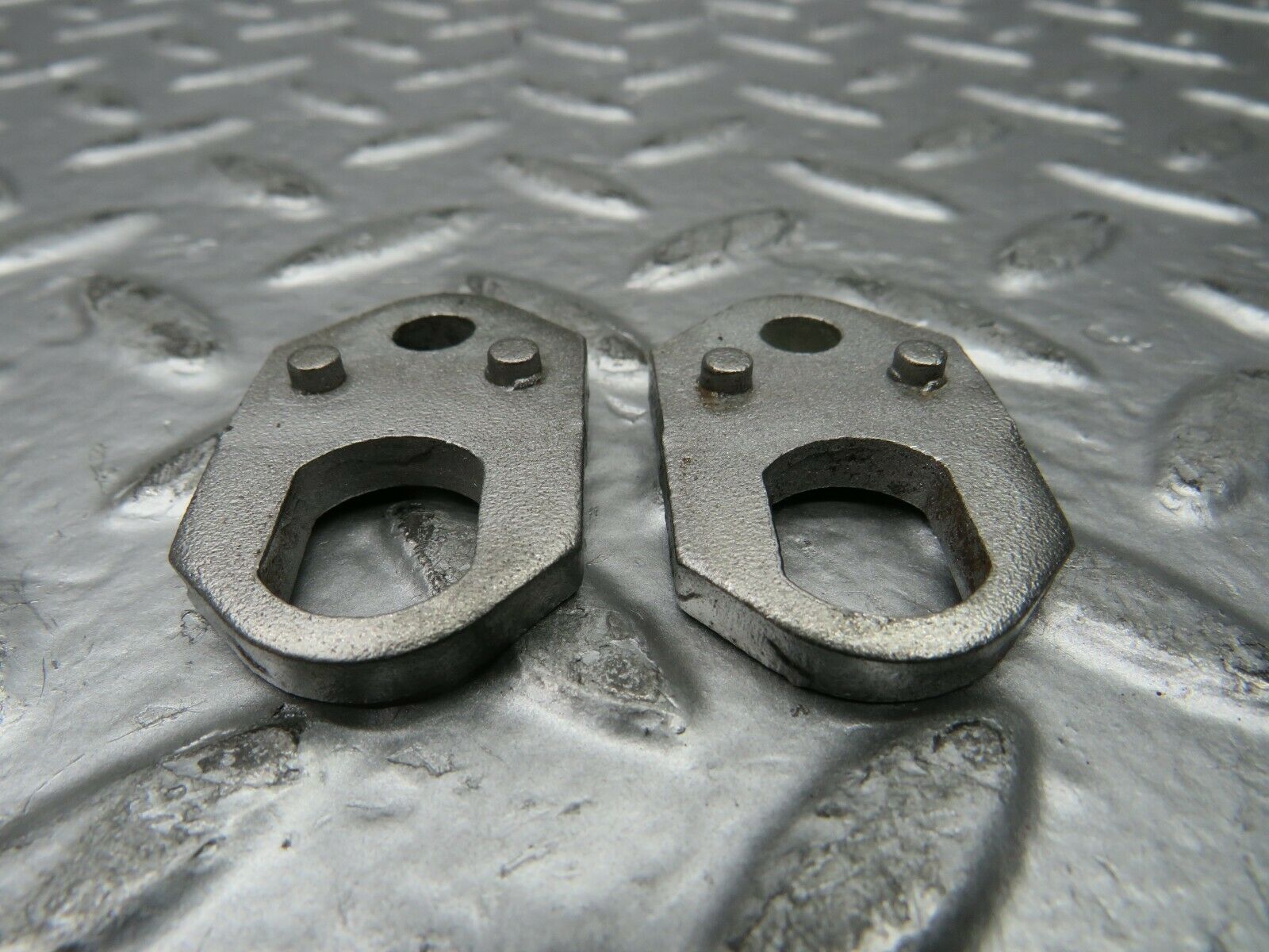 23170 Mercedes-Benz C107 450SLC Coupe Fuel Injector Bracket Pair