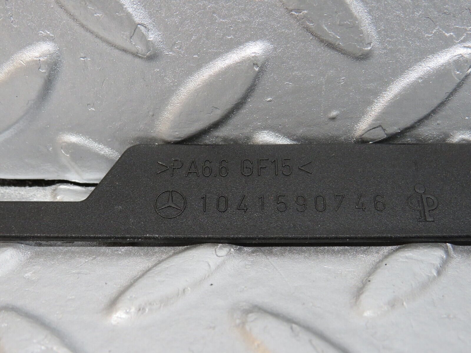 39763 Mercedes-Benz R129 320SL Coupe Ignition Cover 1041590746