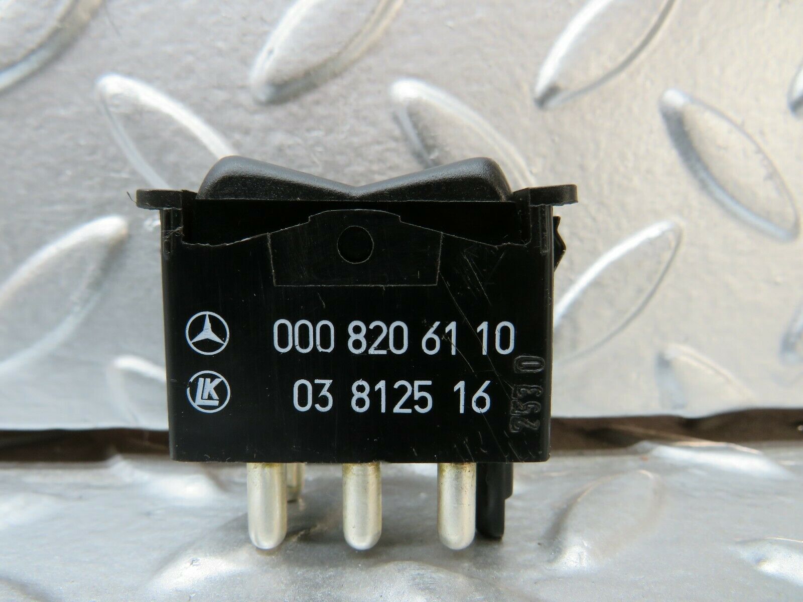 23979 Mercedes-Benz W123 280E Rear Windscreen Defroster Switch 0008206110