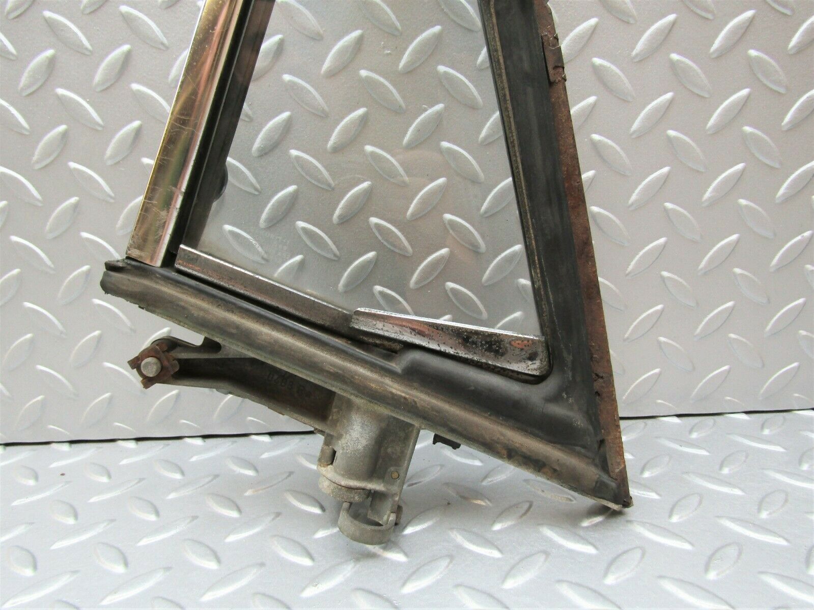 3368 Mercedes-Benz W108 280SE Quarter Window Glass Front Right