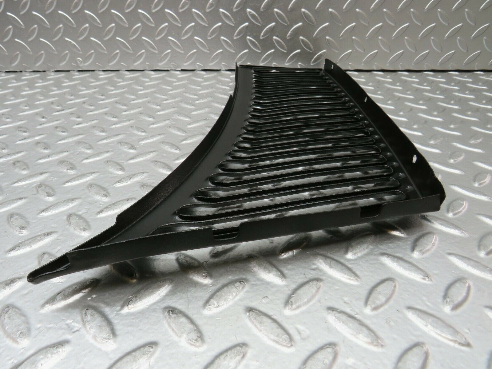 22994 Mercedes-Benz C107 450SLC Coupe Air Intake Grill Left Side