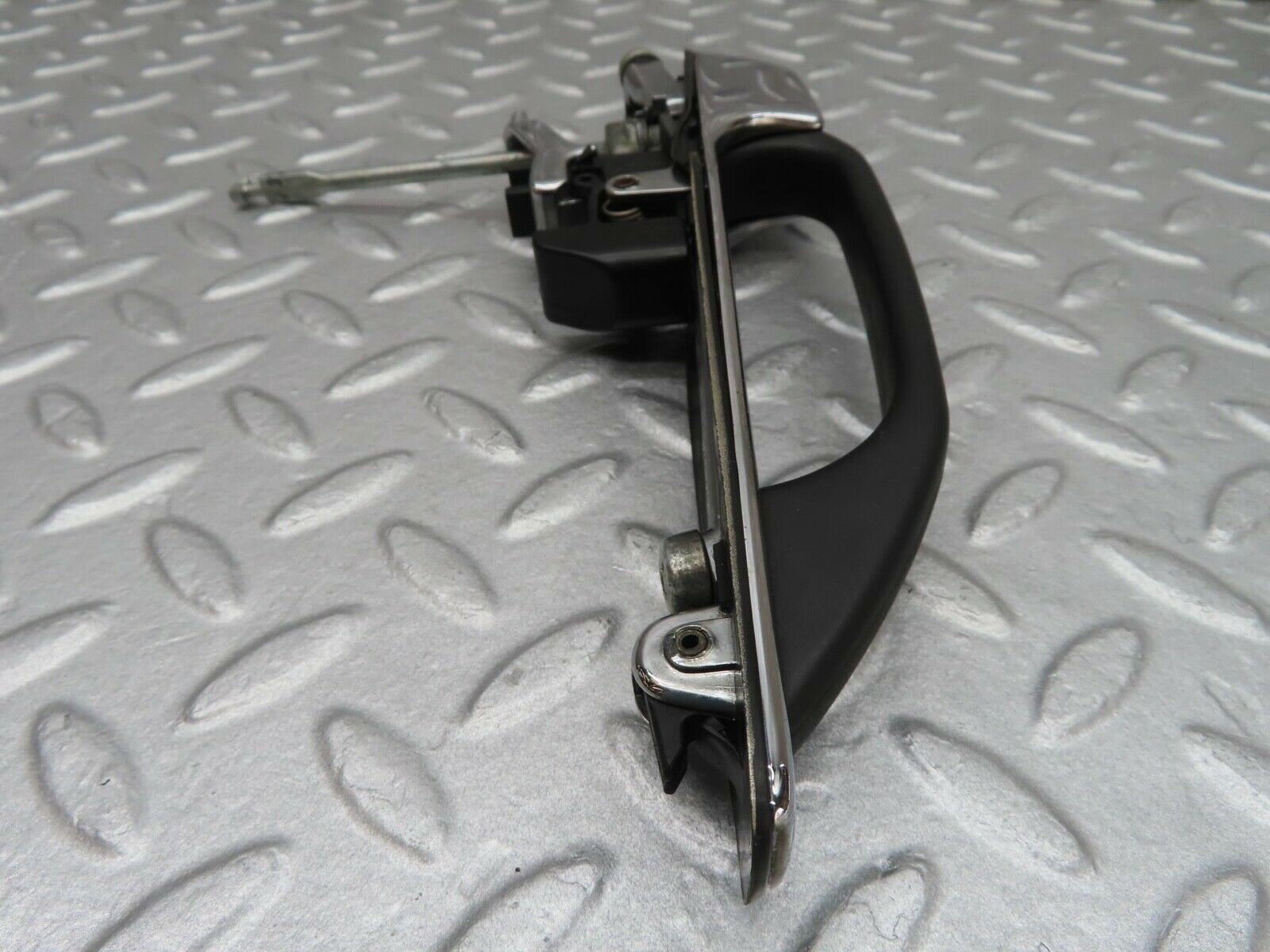 15966 Mercedes-Benz W123 280E Front Right Exterior Door Handle No Key