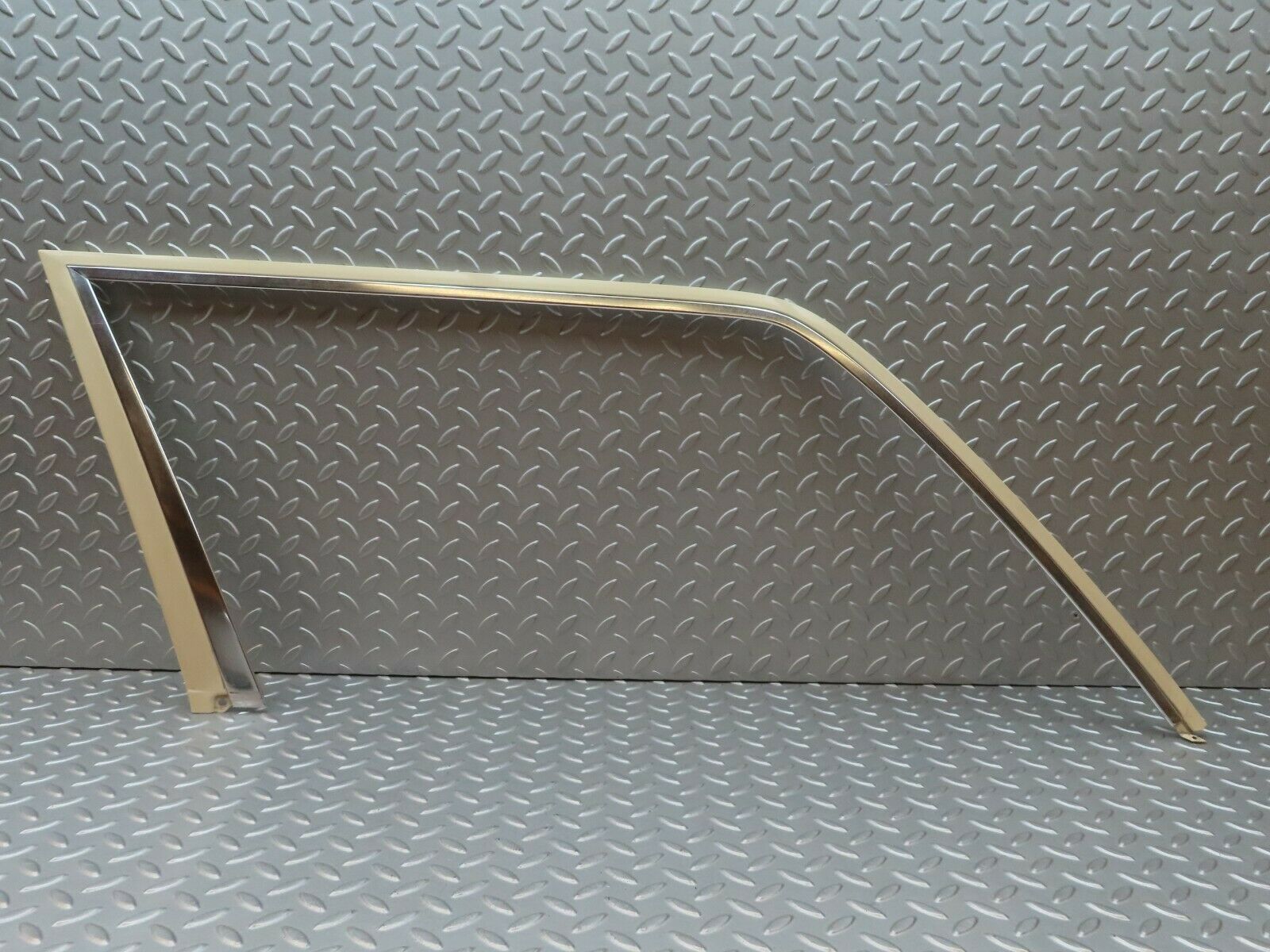 4025 Mercedes-Benz S123 200T Wagon Window Frame Rear Left