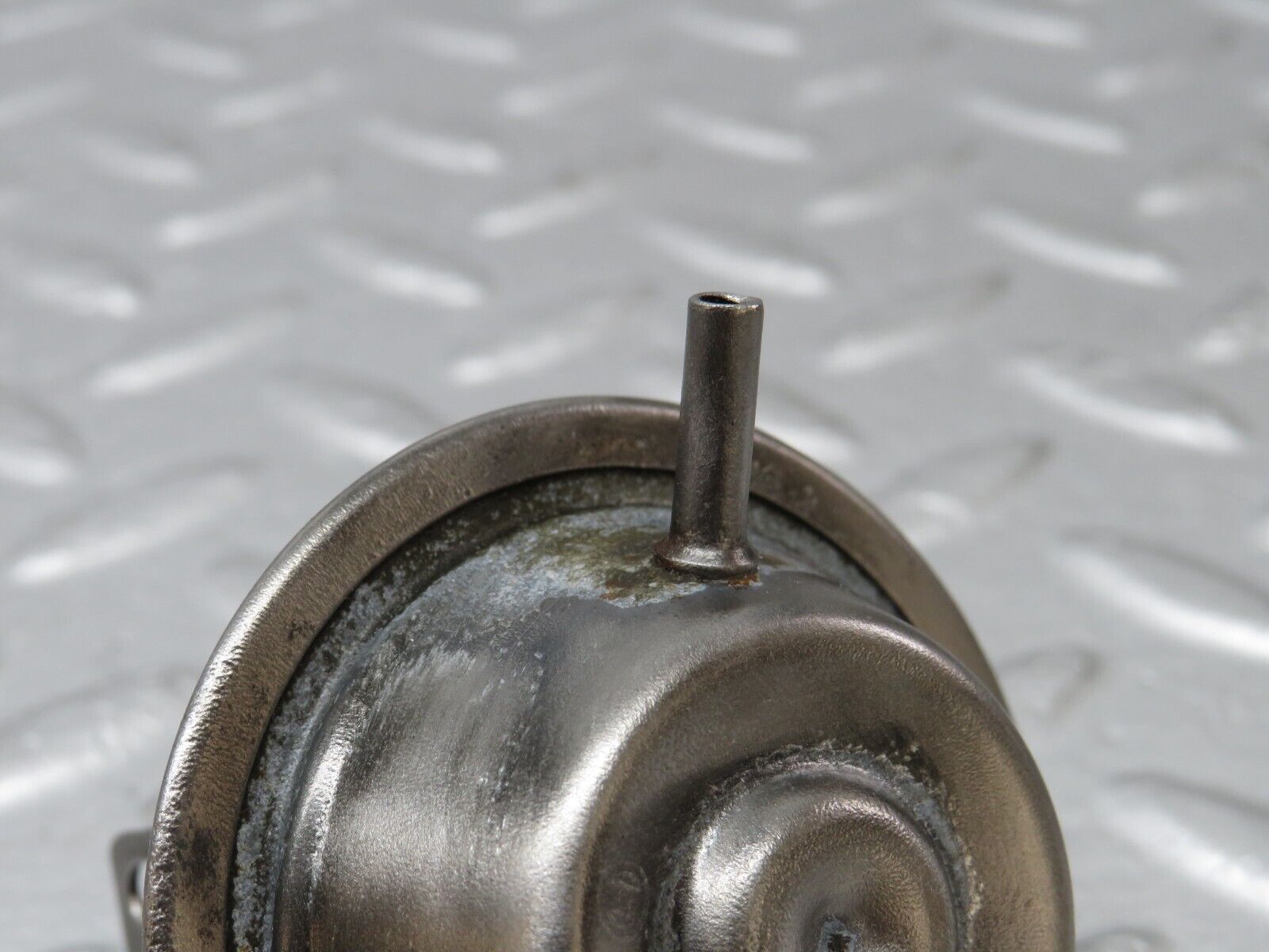 36582 Mercedes-Benz W201 190E 2.0L Ignition Distributor Vacuum Control Valve