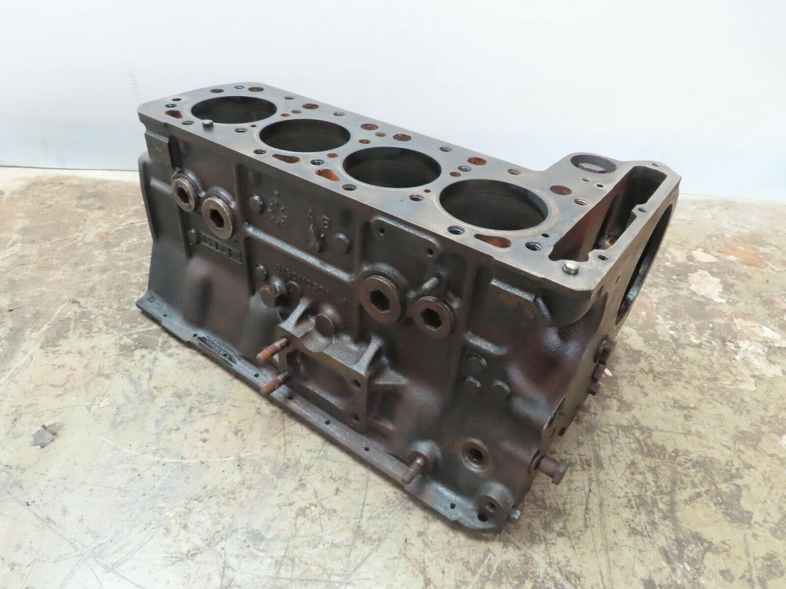 10947 Mercedes-Benz W115 220D Engine Block OM615.913 6150110501