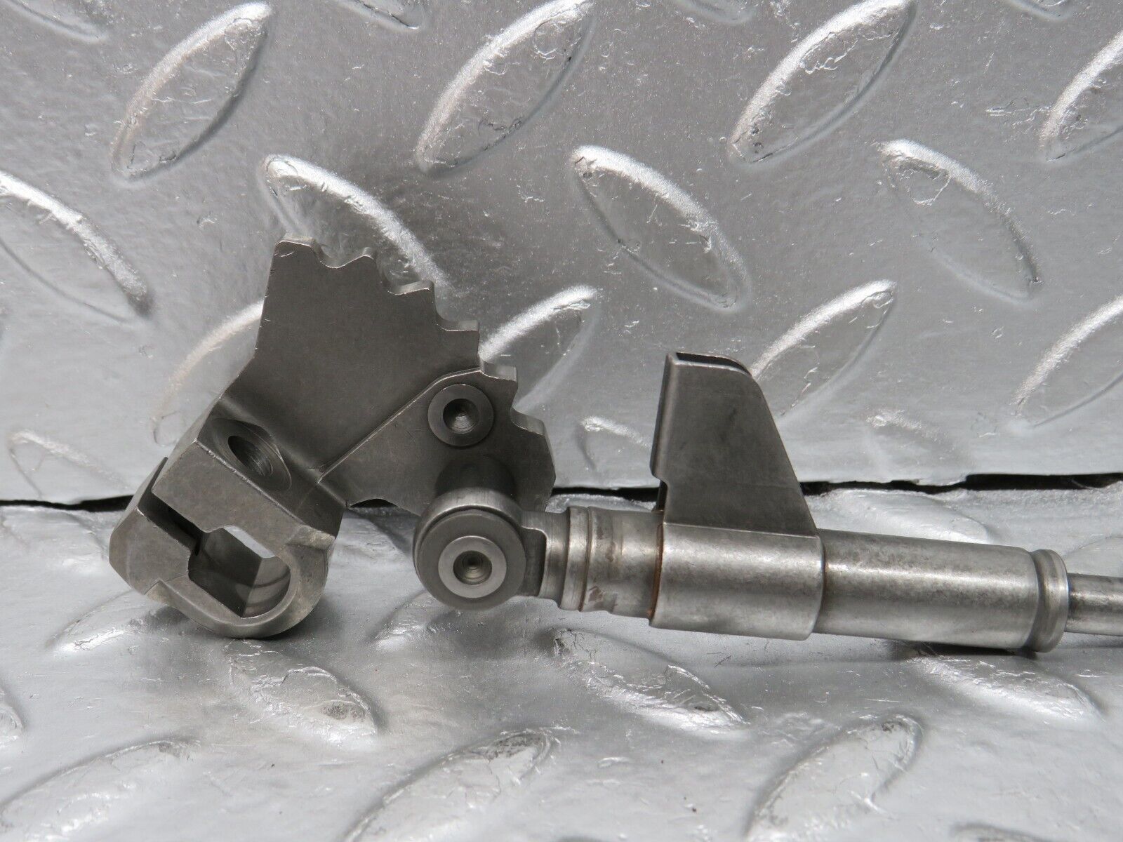 30954 Mercedes-Benz W124 230E A. Gearbox Parking Gear Linkage 722.408 12627800