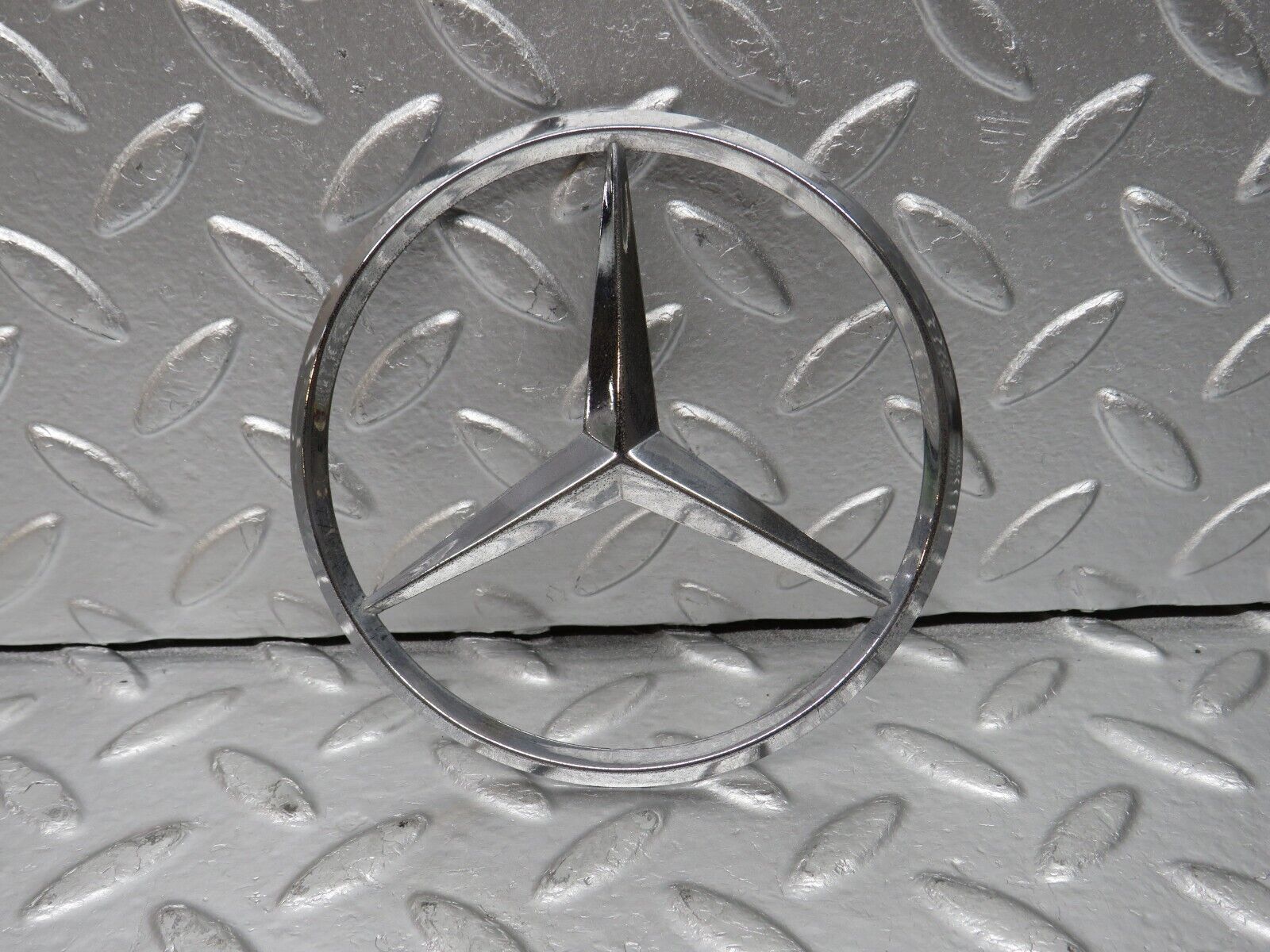 31025 Mercedes-Benz W123 230E Trunk Badge Logo Emblem 1237580158