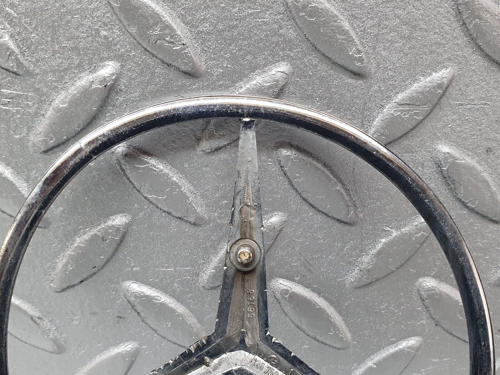 41206 Mercedes-Benz W126 300SE Trunk Lid Badge Emblem 1267580158