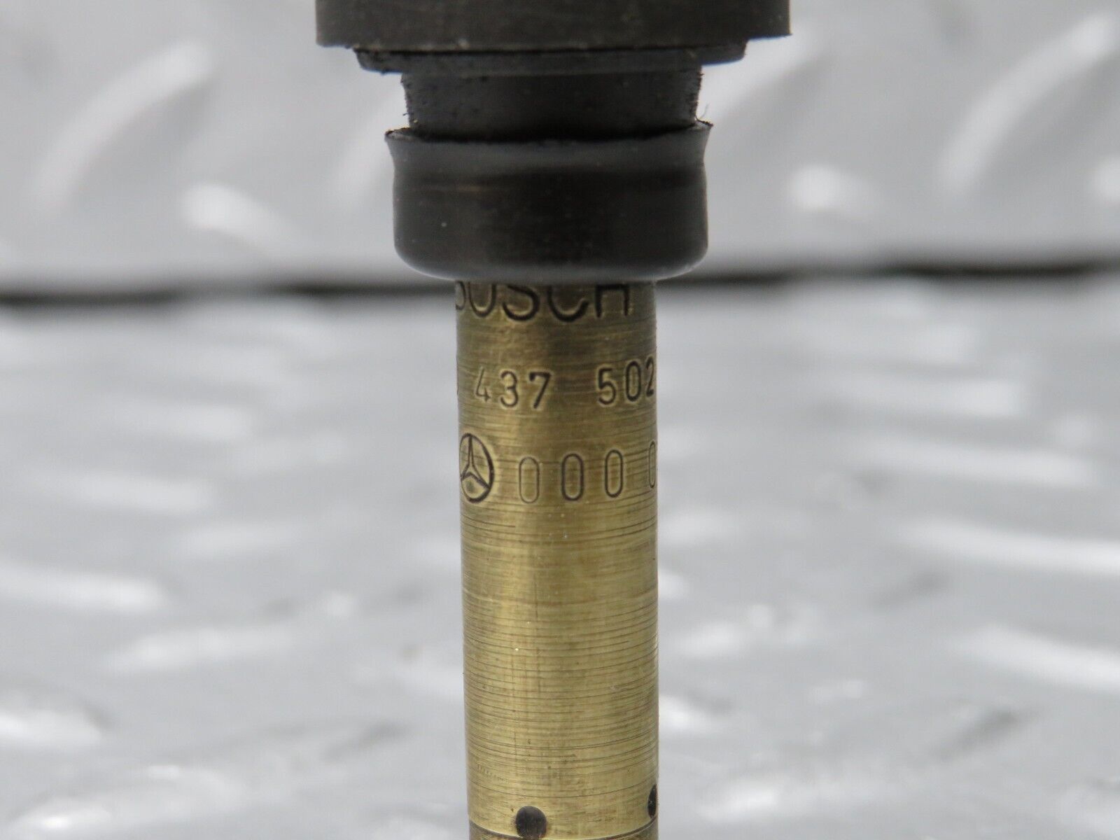 38904 Mercedes-Benz W201 190E 2.6L Fuel Injector Bosch 0000785623 0437502047