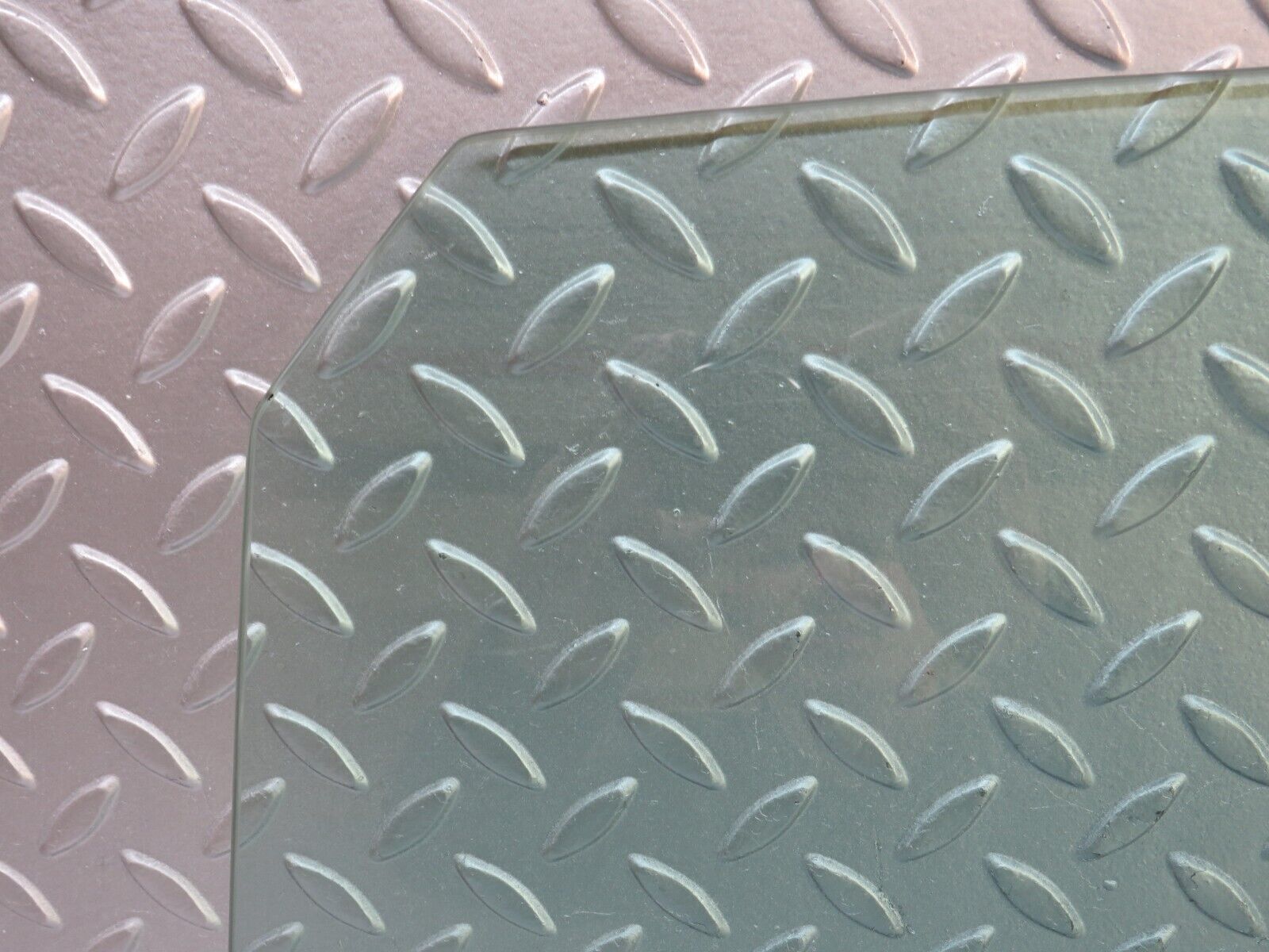 37514 Mercedes-Benz W109 300SEL Front Left Door Window Glass